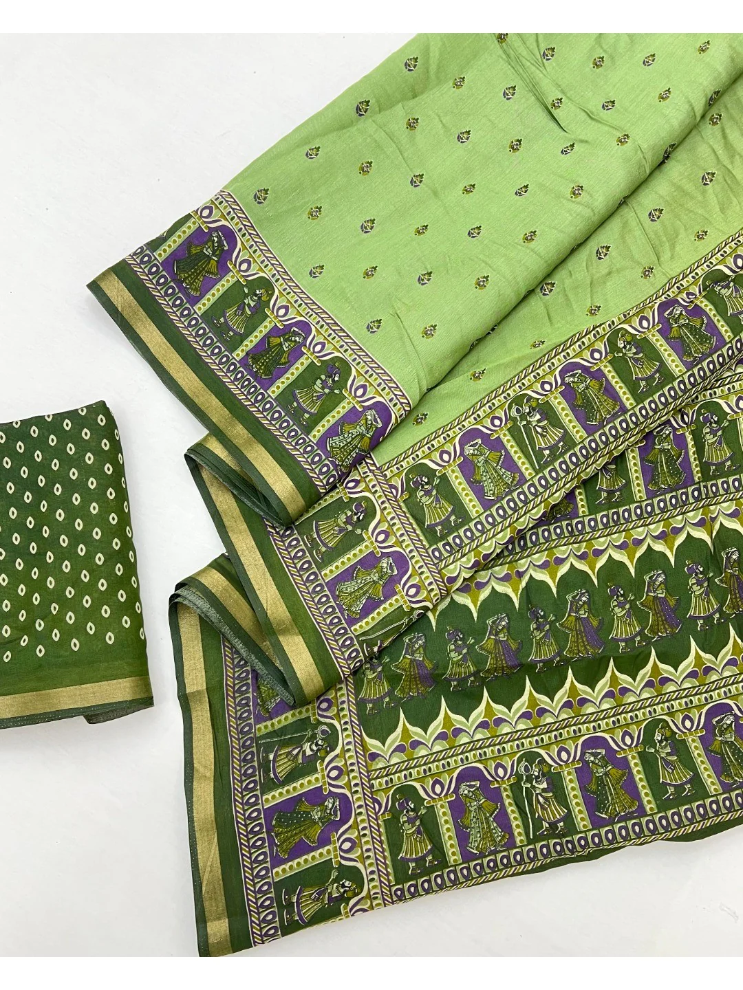 Elegant Green Viscose Saree with Fancy Print and Zari Border - Image 3