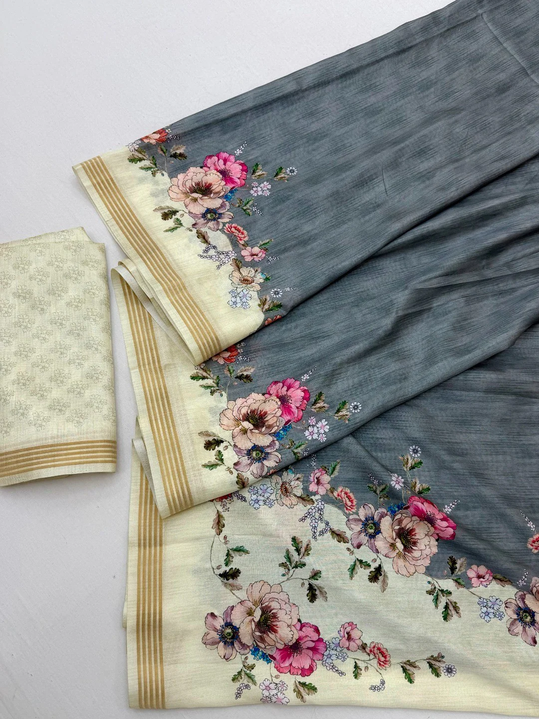 Elegant Grey Dola Silk Saree with Floral Digital Print and Zari Border - Image 2