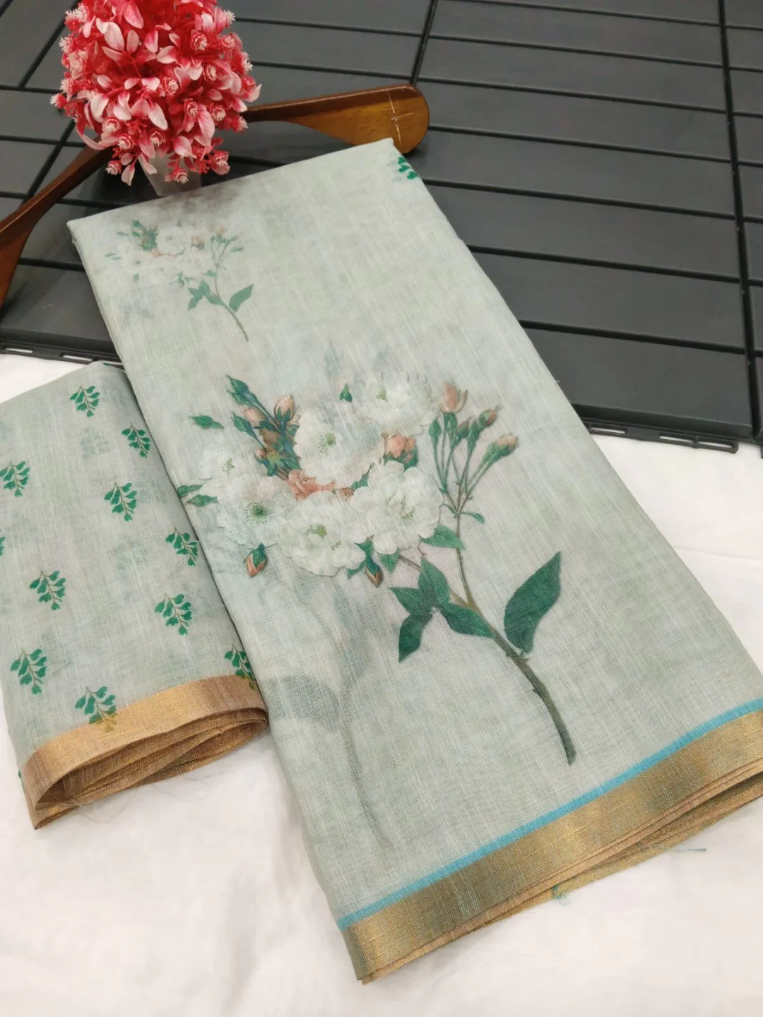 Elegant Grey Linen Saree with Floral Print and Golden Border - Image 5
