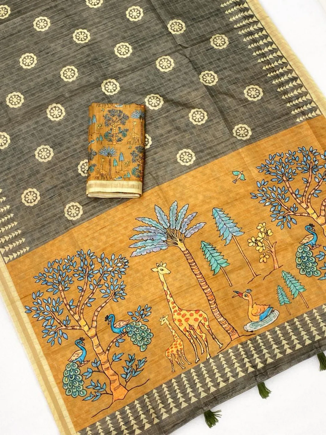 Elegant Grey Tussar Silk Saree Featuring Zari Checks Weaving With Bird & Animal Printed Pallu - Image 2