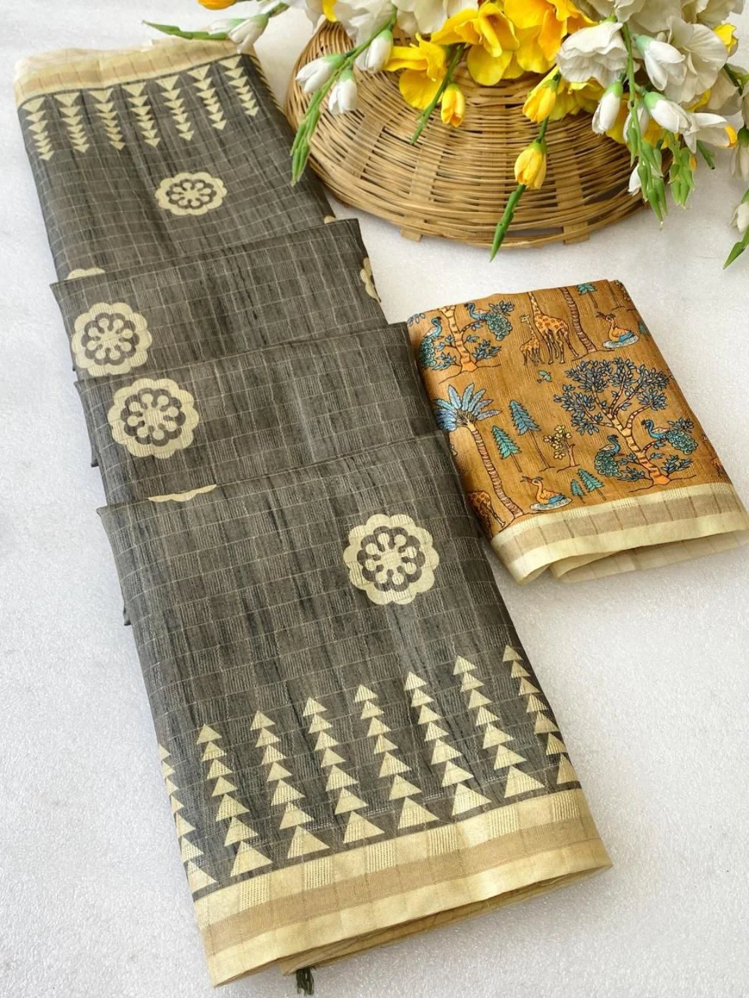 Elegant Grey Tussar Silk Saree Featuring Zari Checks Weaving With Bird & Animal Printed Pallu - Image 3