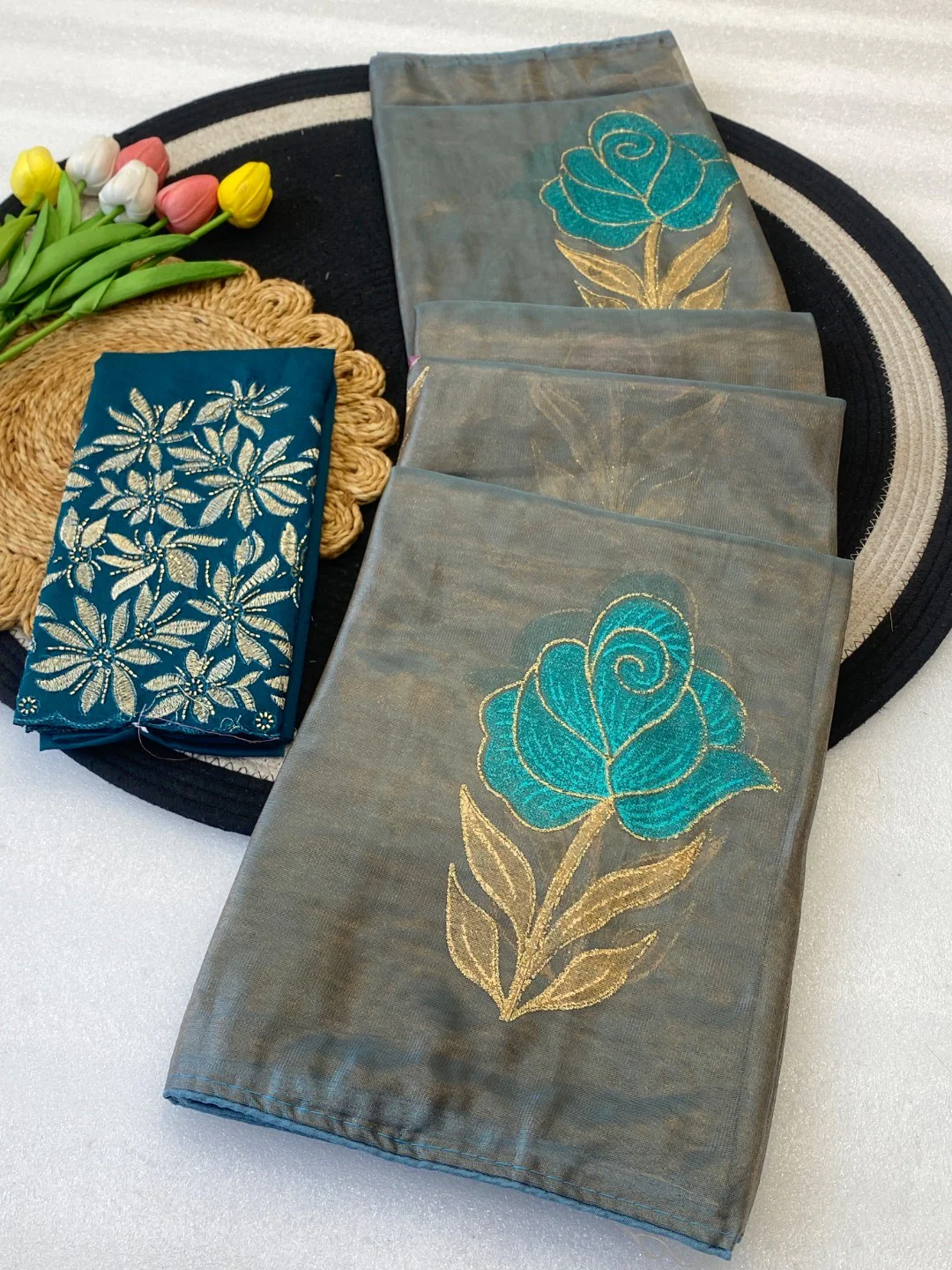 Elegant Grey Twill Net Saree Adorned With Floral Foil Printed Work For A Subtle Festive Look - Image 4