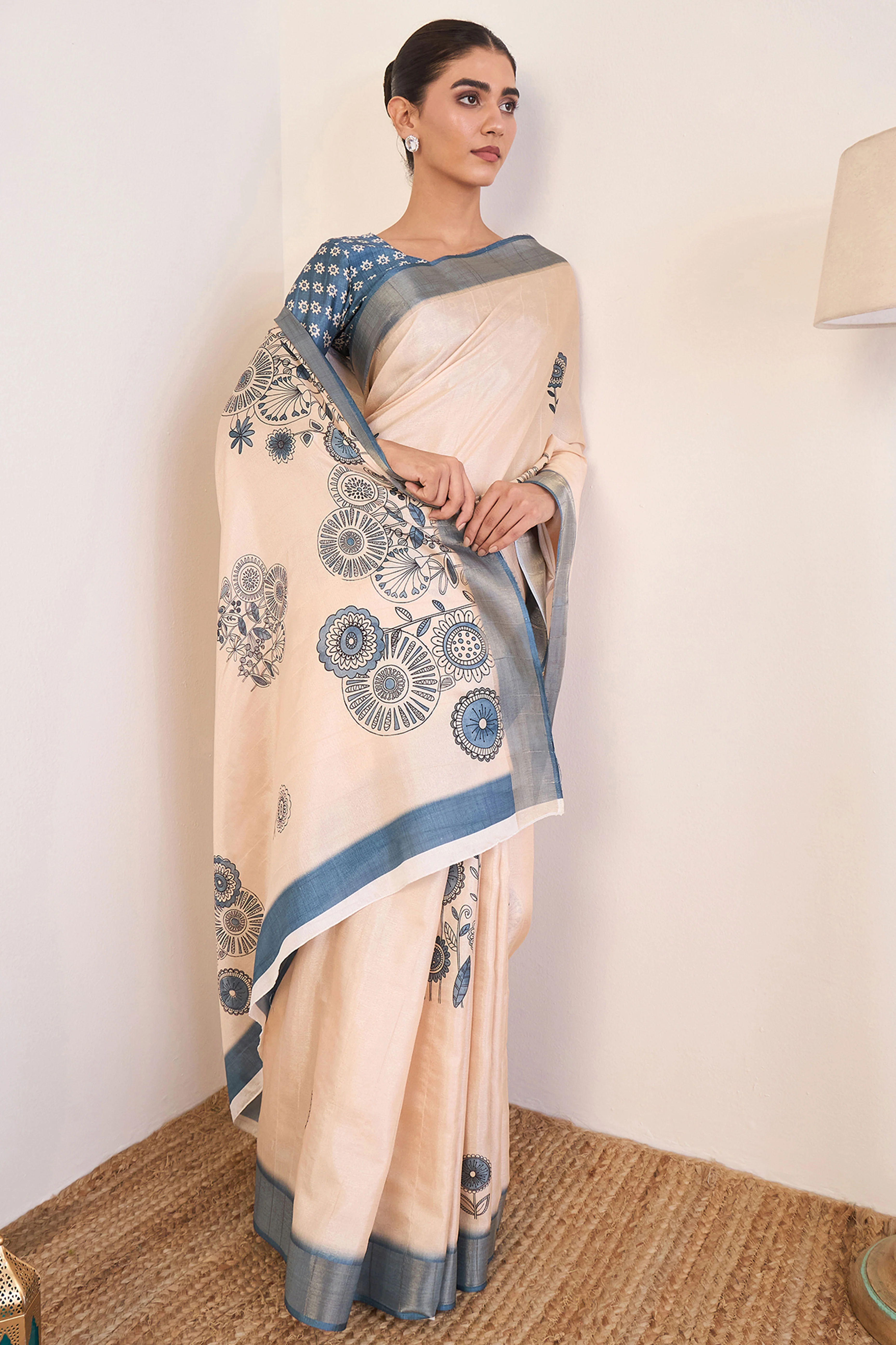 Elegant Greyish Blue Floral Printed Kotha Cotton Silk Saree Reflecting Subtle Sophistication - Image 4