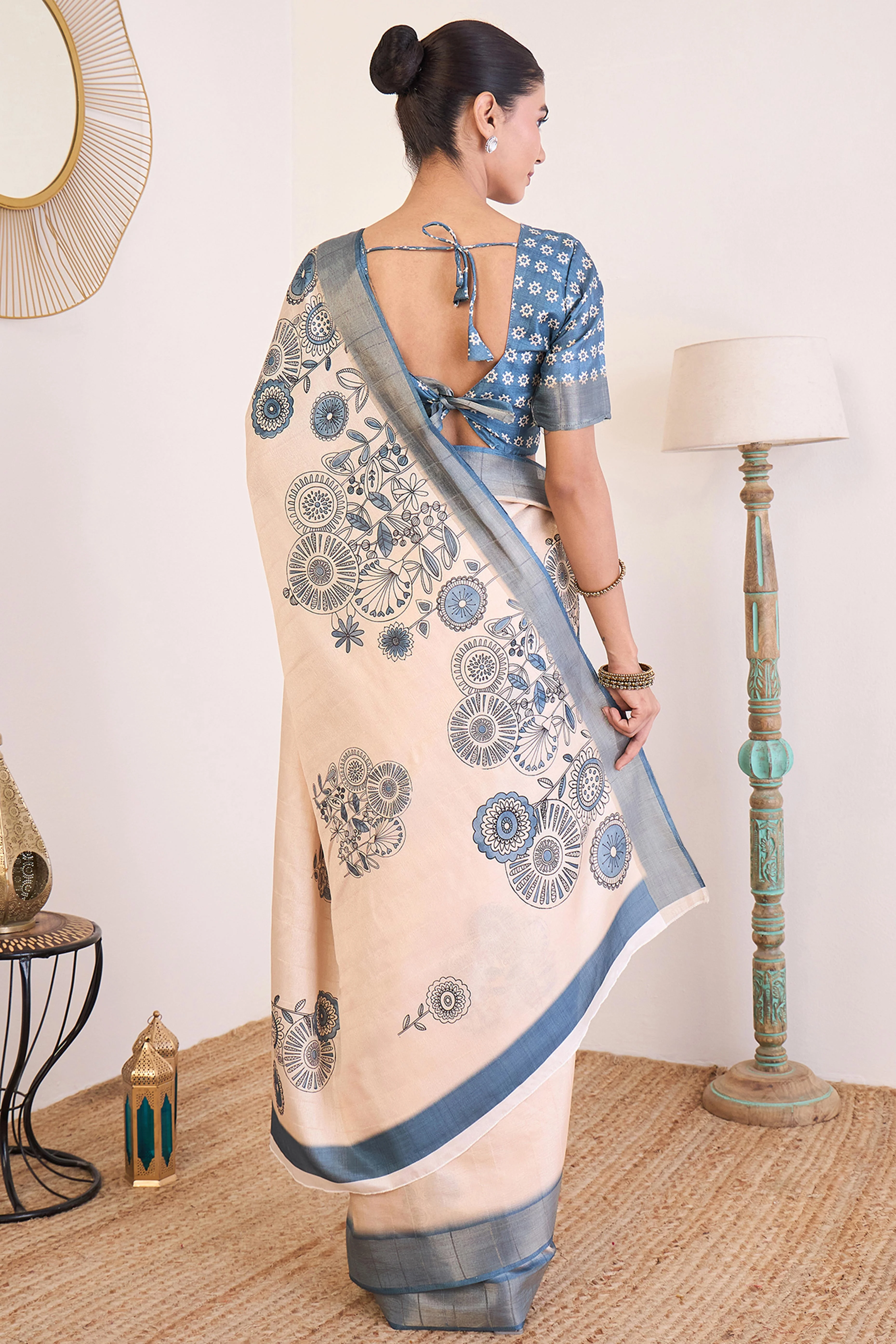 Elegant Greyish Blue Floral Printed Kotha Cotton Silk Saree Reflecting Subtle Sophistication - Image 5