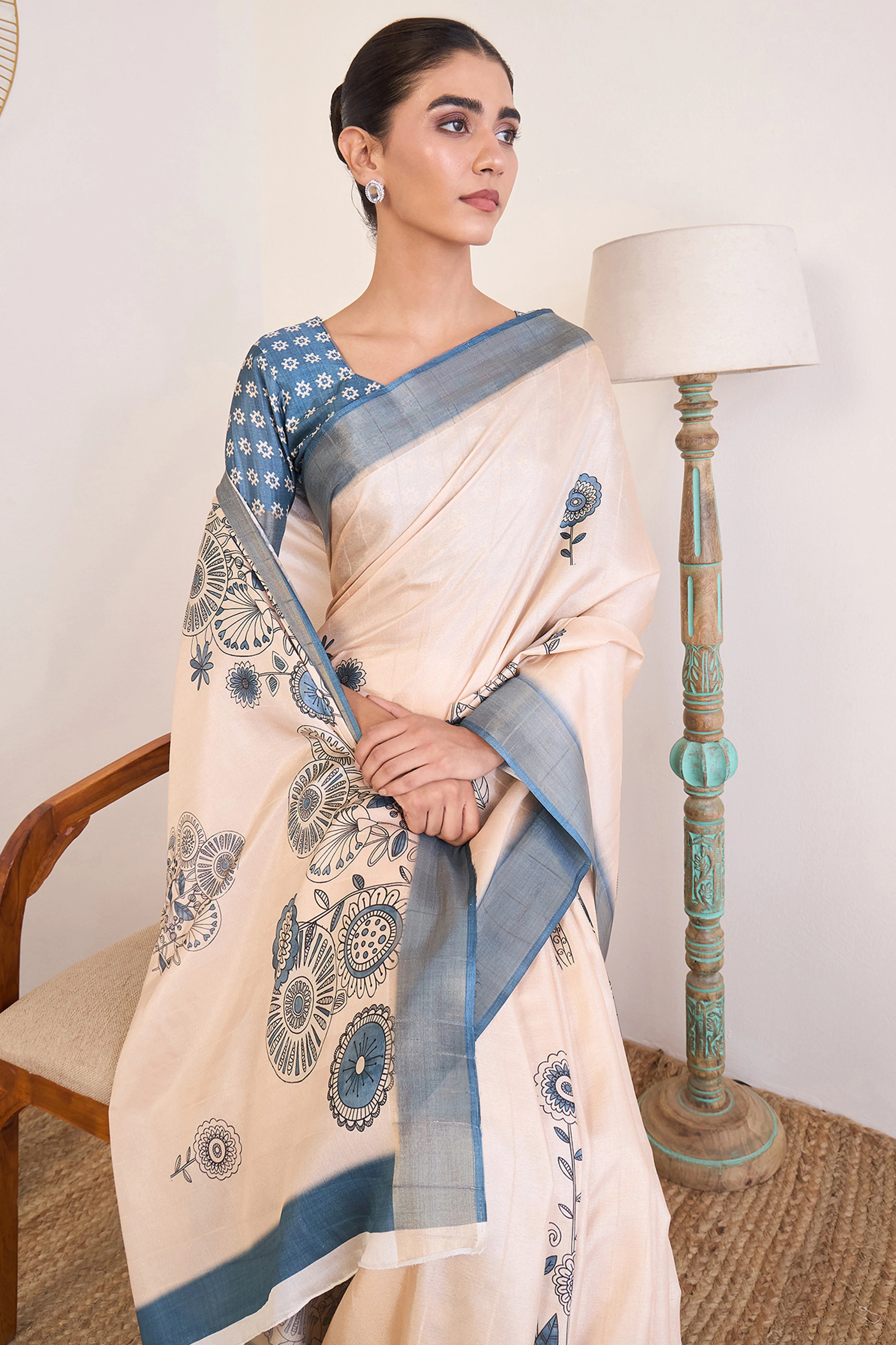 Elegant Greyish Blue Floral Printed Kotha Cotton Silk Saree Reflecting Subtle Sophistication - Image 6