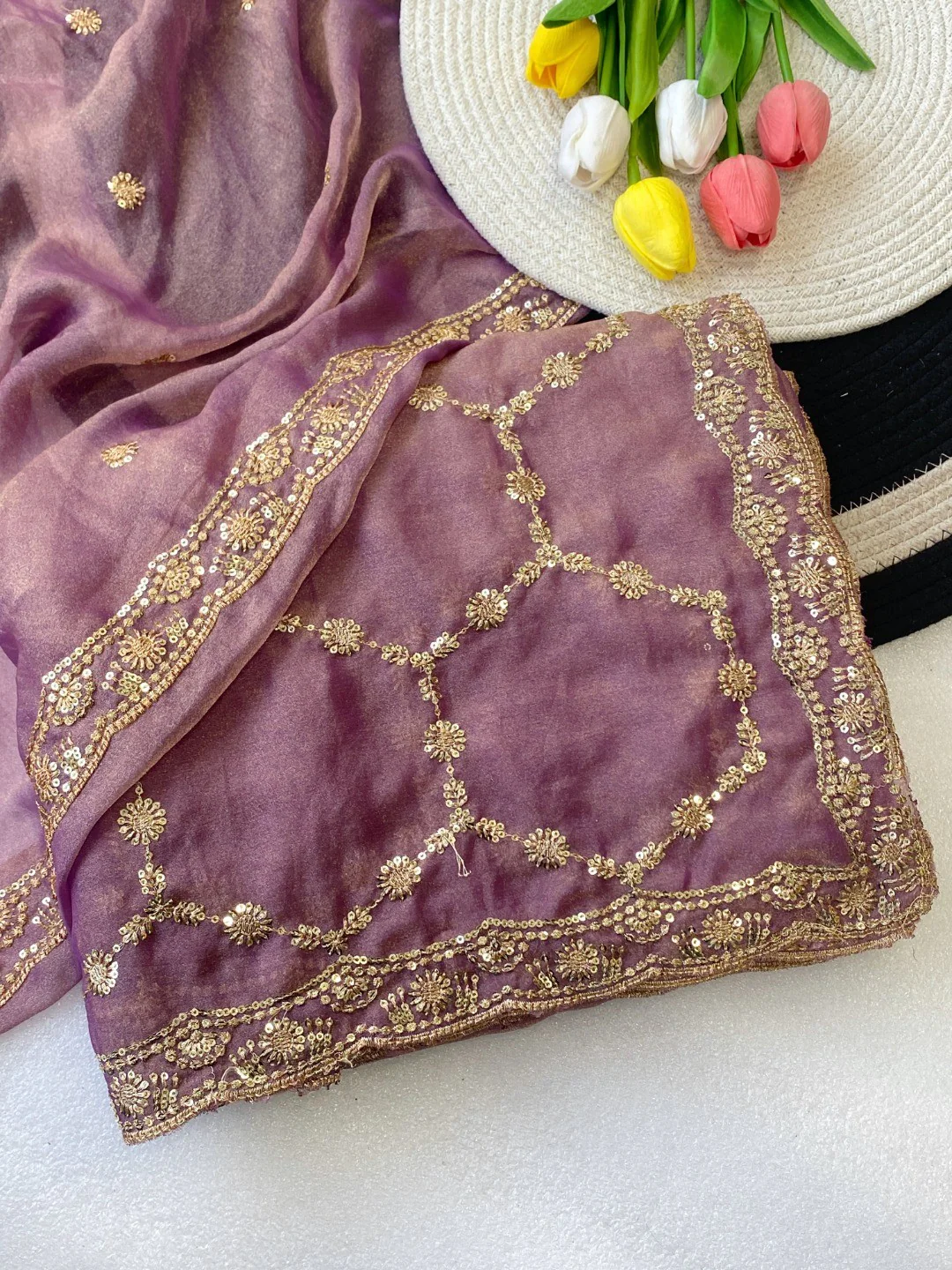 Elegant Lavneder Shimmer Saree Adorned With Intricate Sequins Embroidery Work - Image 4