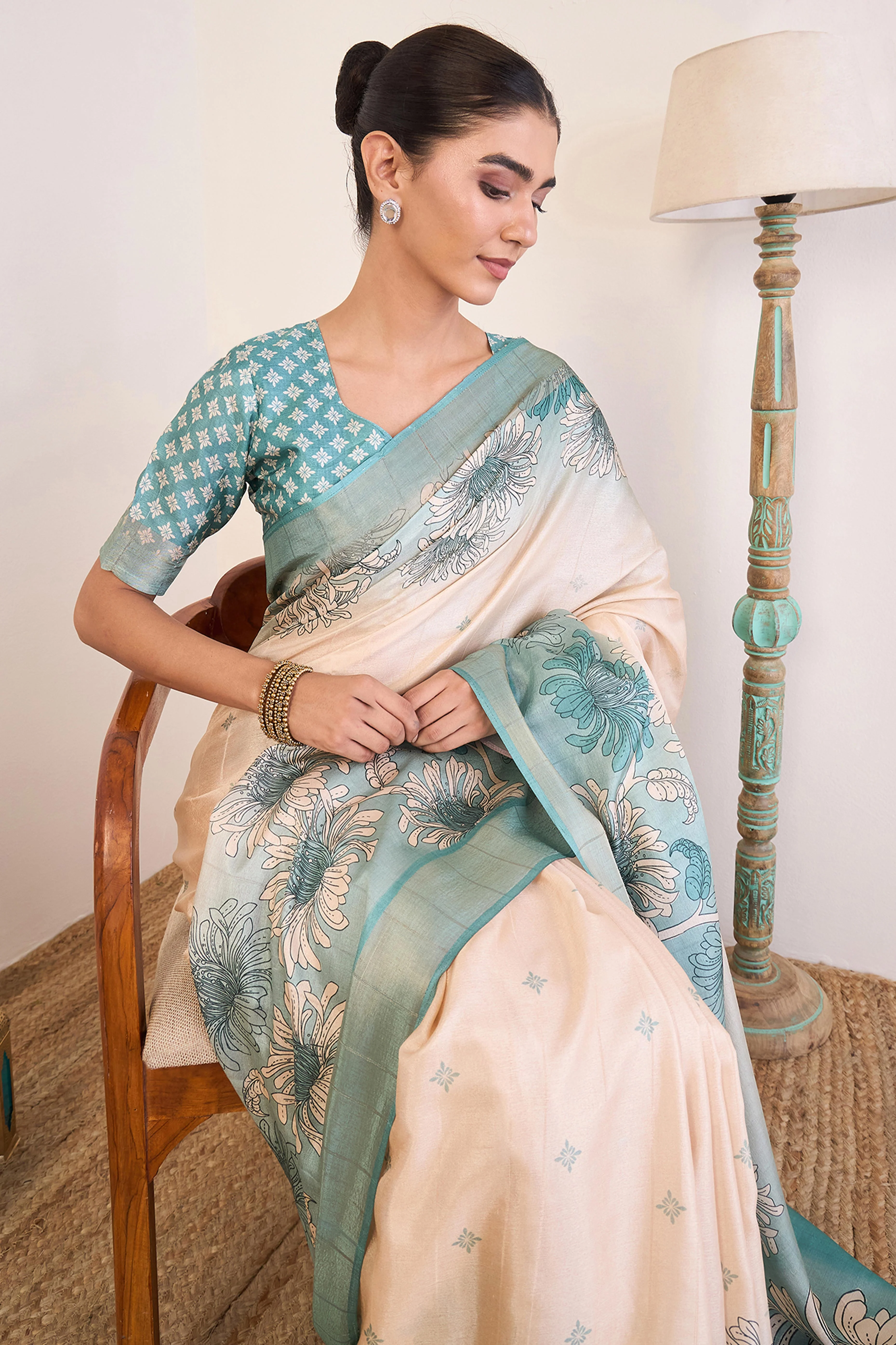 Elegant Light Blue Floral Printed Kotha Cotton Silk Saree Reflecting Subtle Sophistication - Image 6