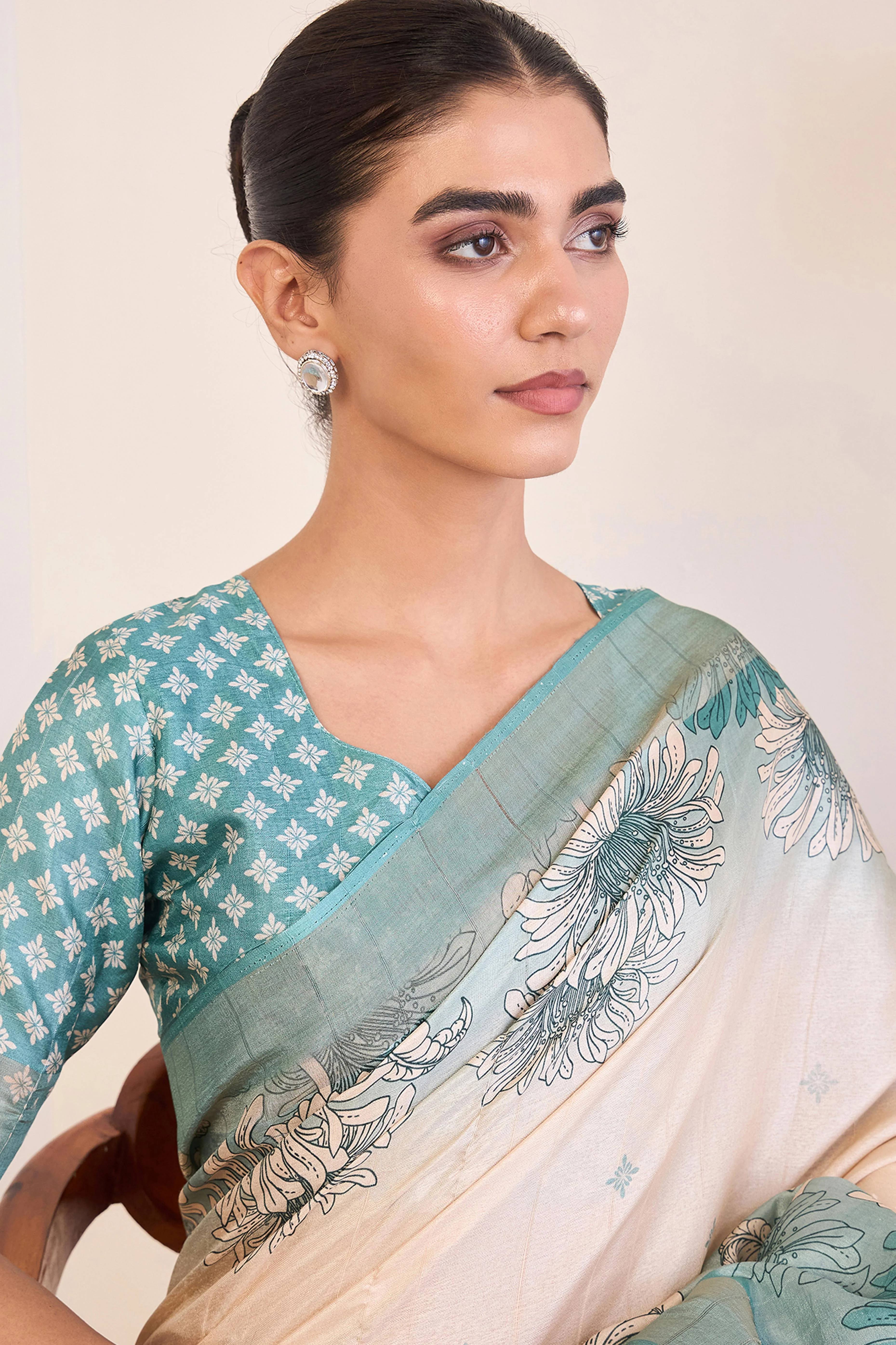 Elegant Light Blue Floral Printed Kotha Cotton Silk Saree Reflecting Subtle Sophistication - Image 7