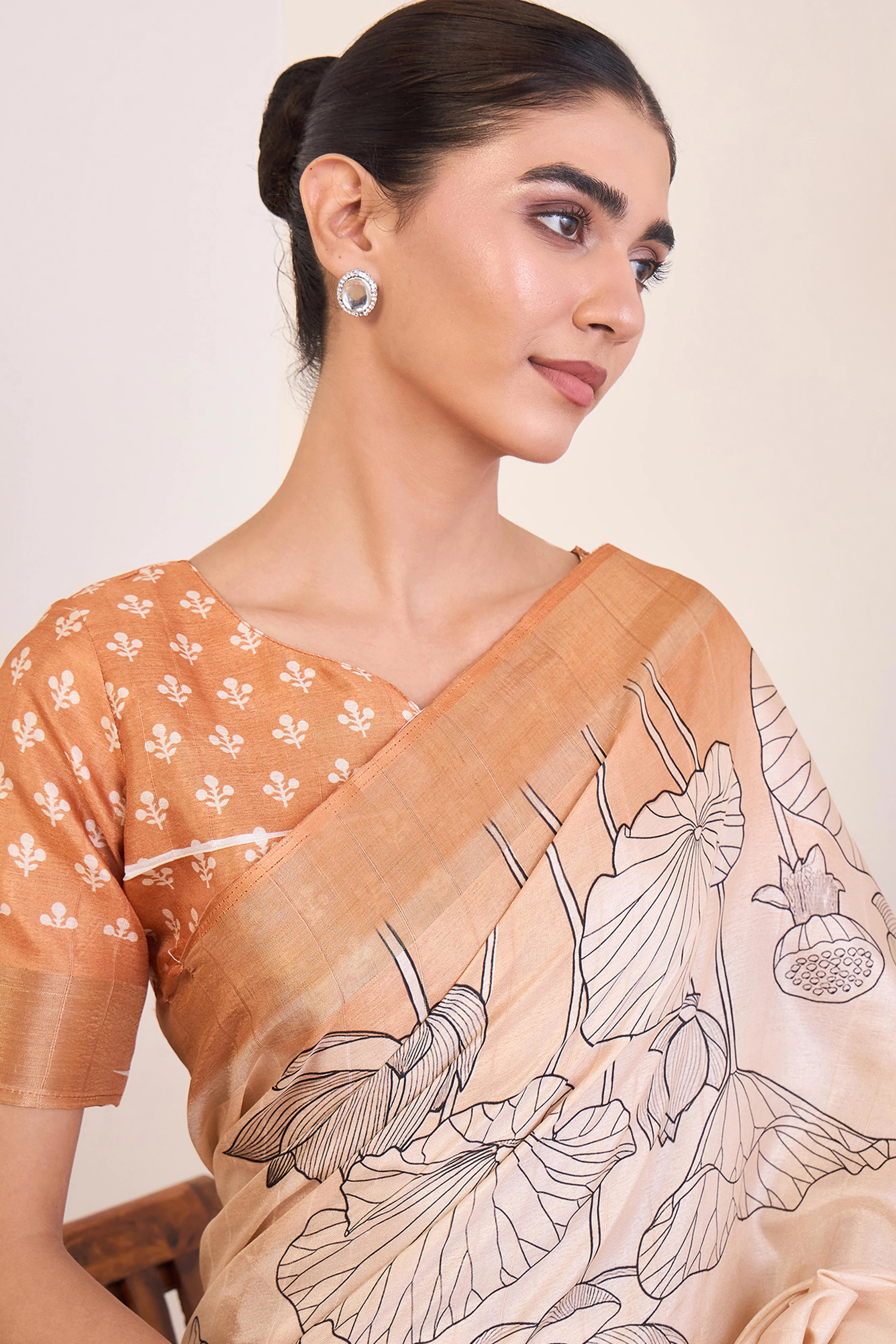Elegant Light Peach Floral Printed Kotha Cotton Silk Saree Reflecting Subtle Sophistication - Image 7