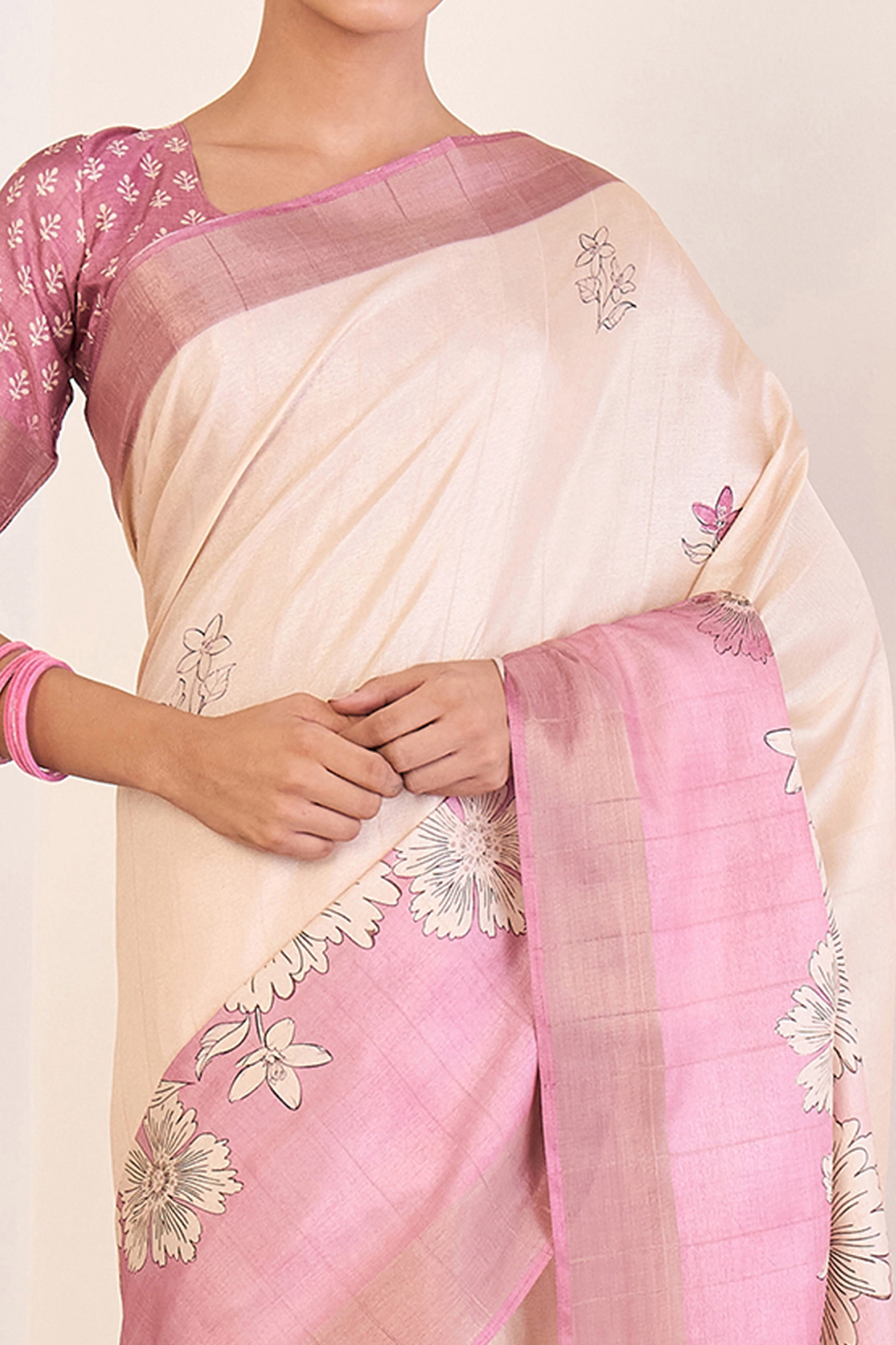 Elegant Light Pink Floral Printed Kotha Cotton Silk Saree Reflecting Subtle Sophistication - Image 2