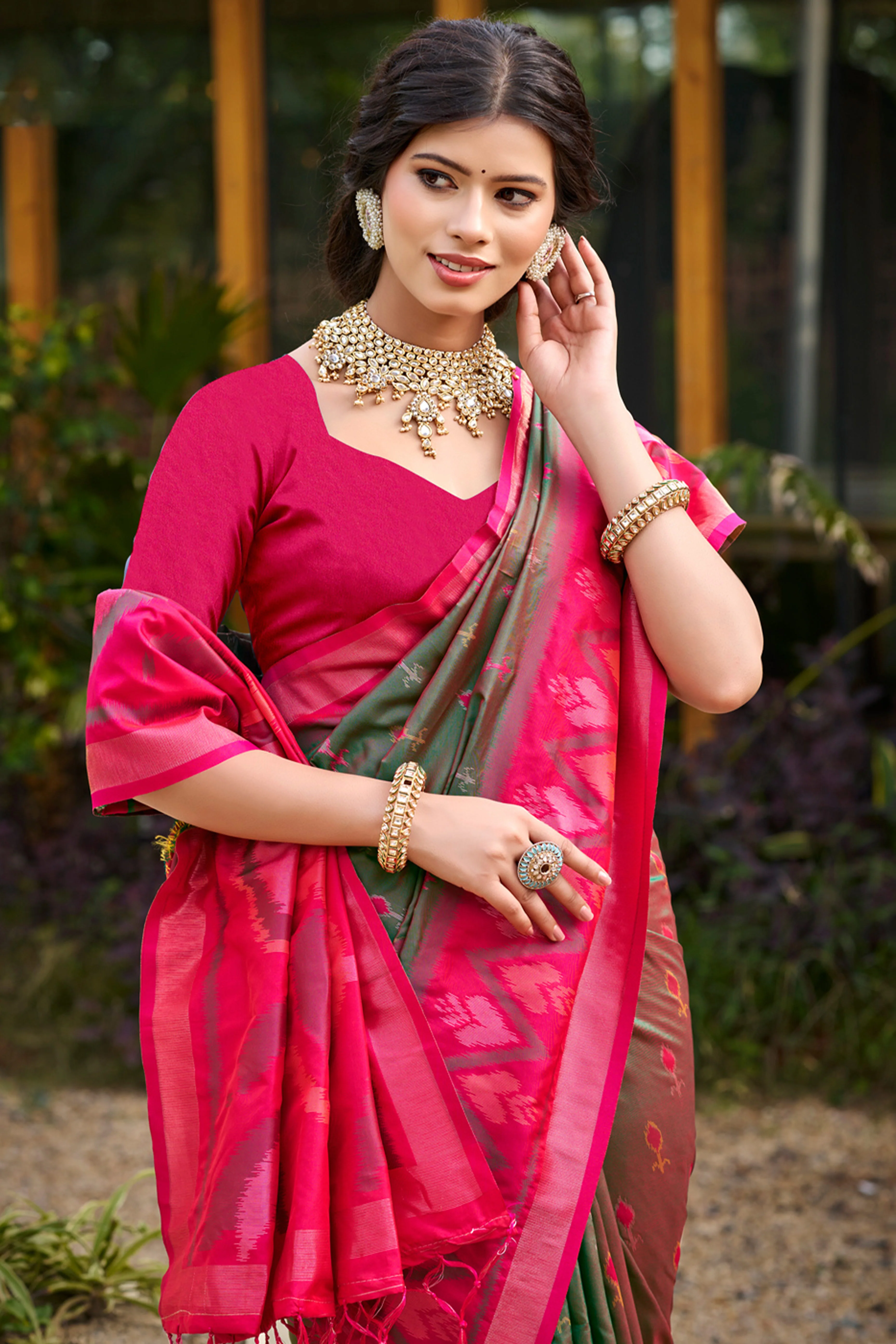 Elegant Mehendig Green Pochampally Ikkat Silk Blend Saree Featuring Intricate Weaving & Tassel Pallu - Image 3