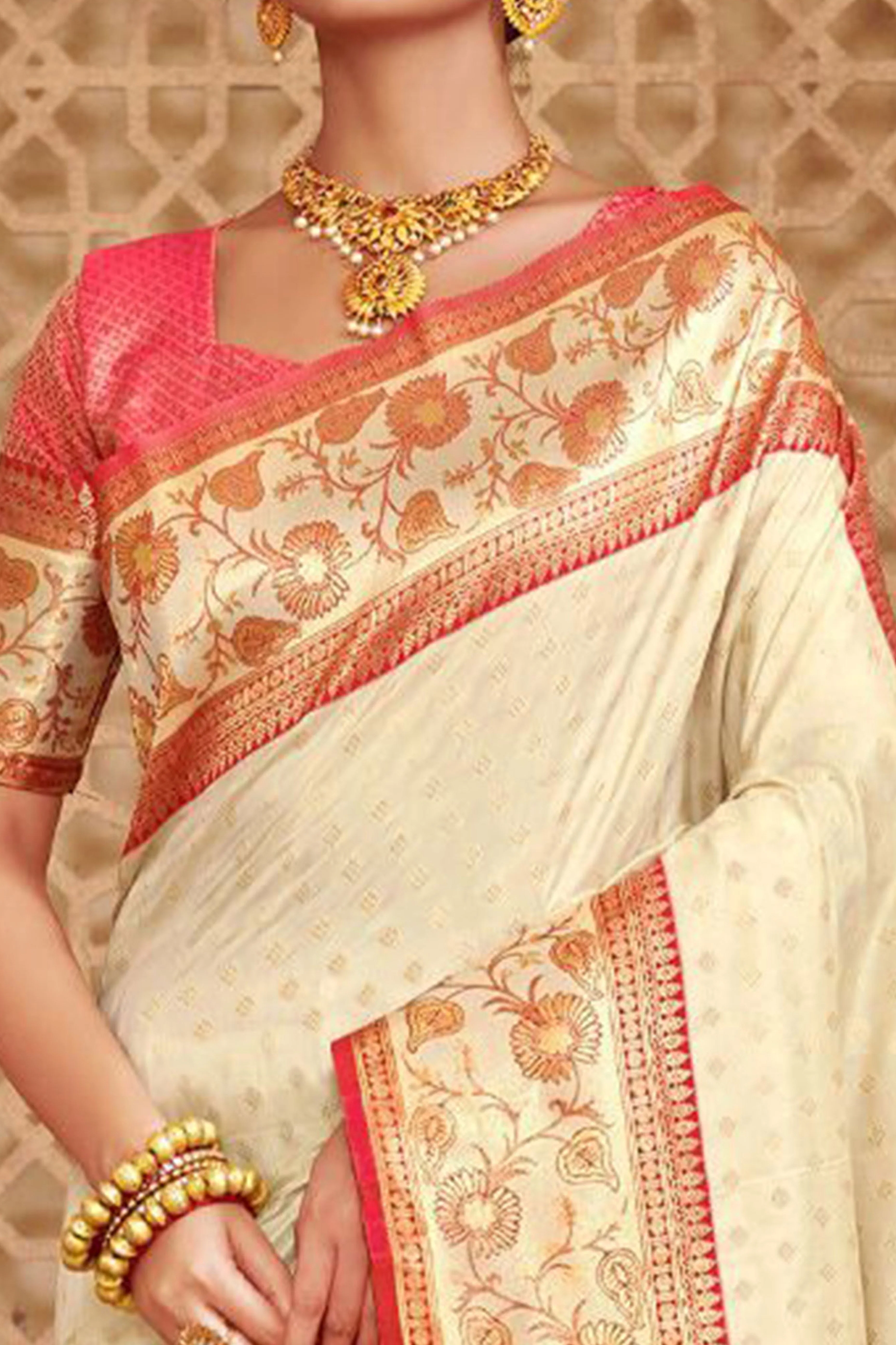 Elegant OffWhite Floral Zari Weaving Silk Blend Saree With Tassel Pallu - Image 2