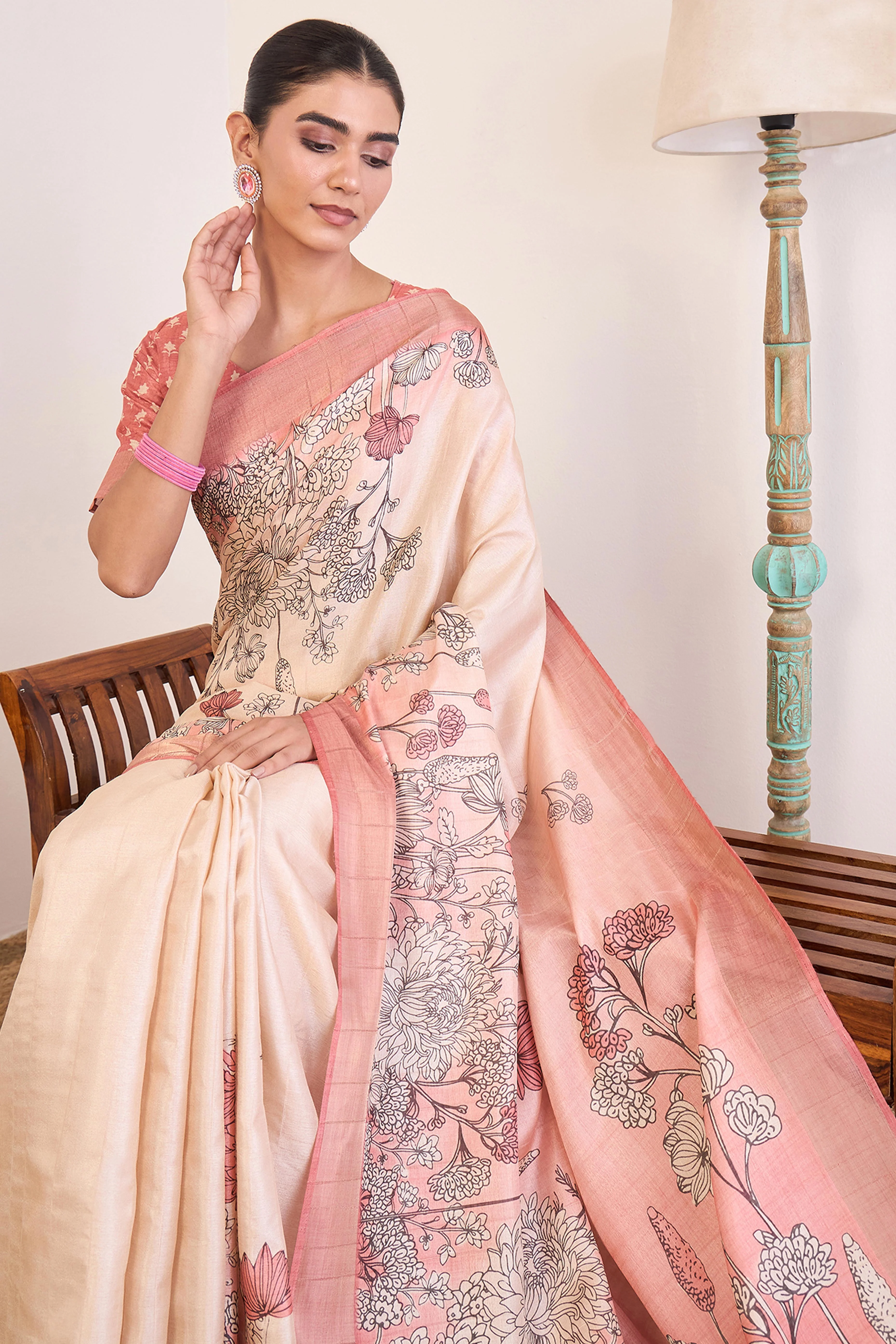 Elegant Peach Floral Printed Kotha Cotton Silk Saree Reflecting Subtle Sophistication - Image 6