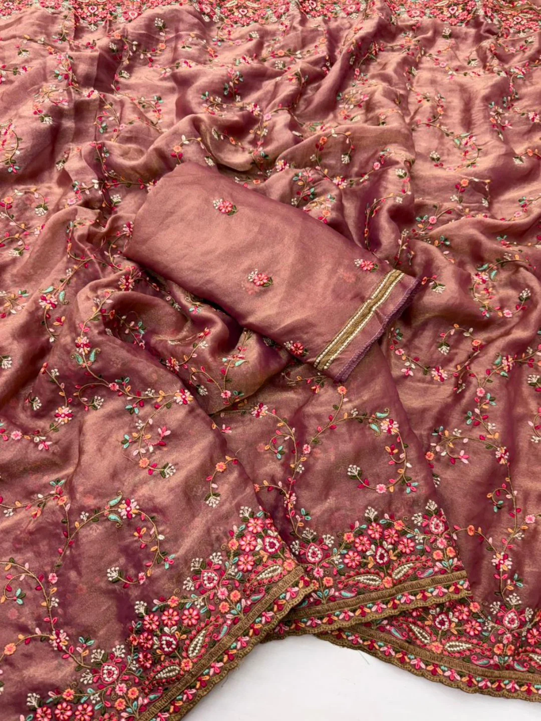 Elegant Pink Georgette Saree with Intricate Thread Work in Kashmiri Embroidery - Image 3
