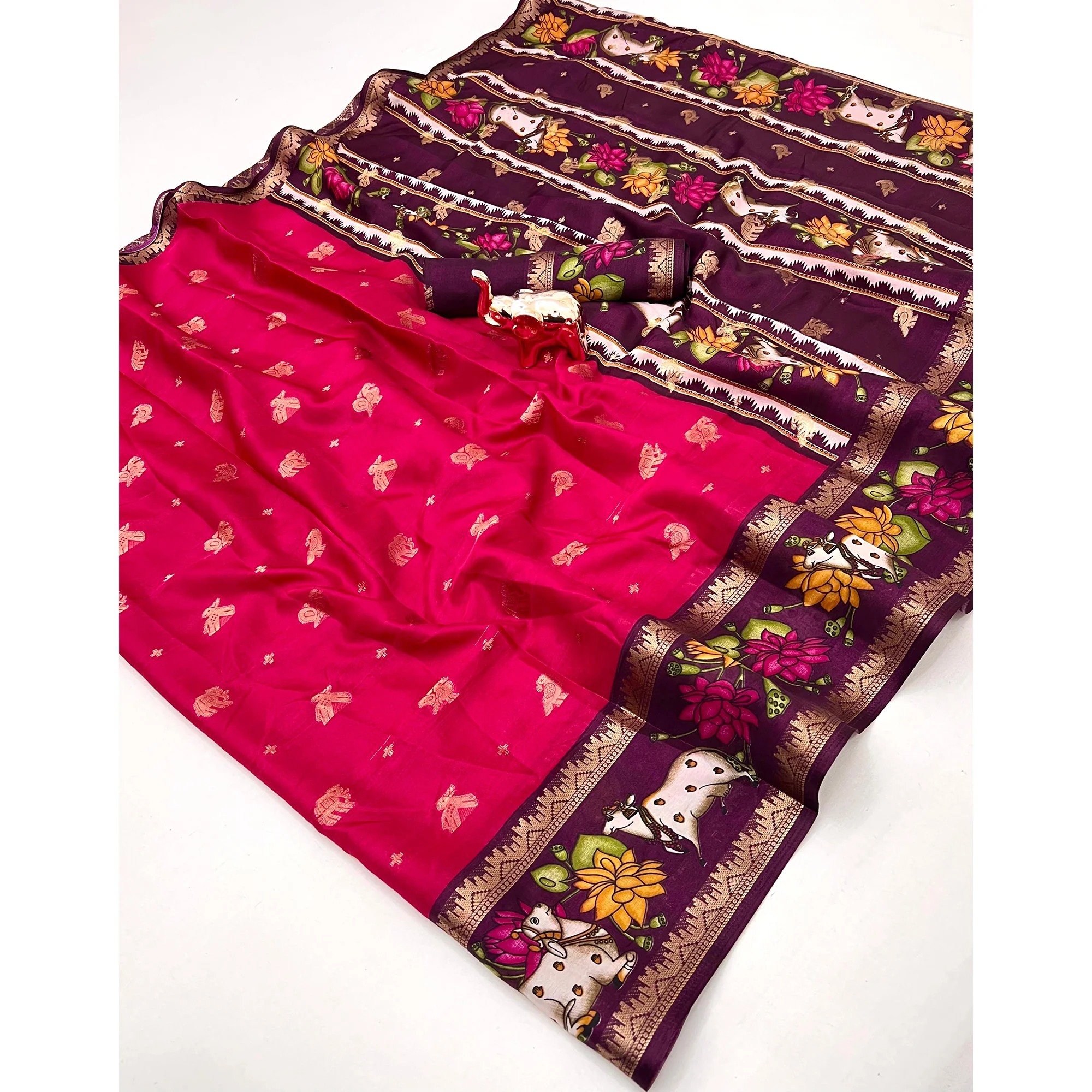 Elegant Pink Peacock Pattern Zari Weaving Georgette Saree With Tassel Pallu - Image 3