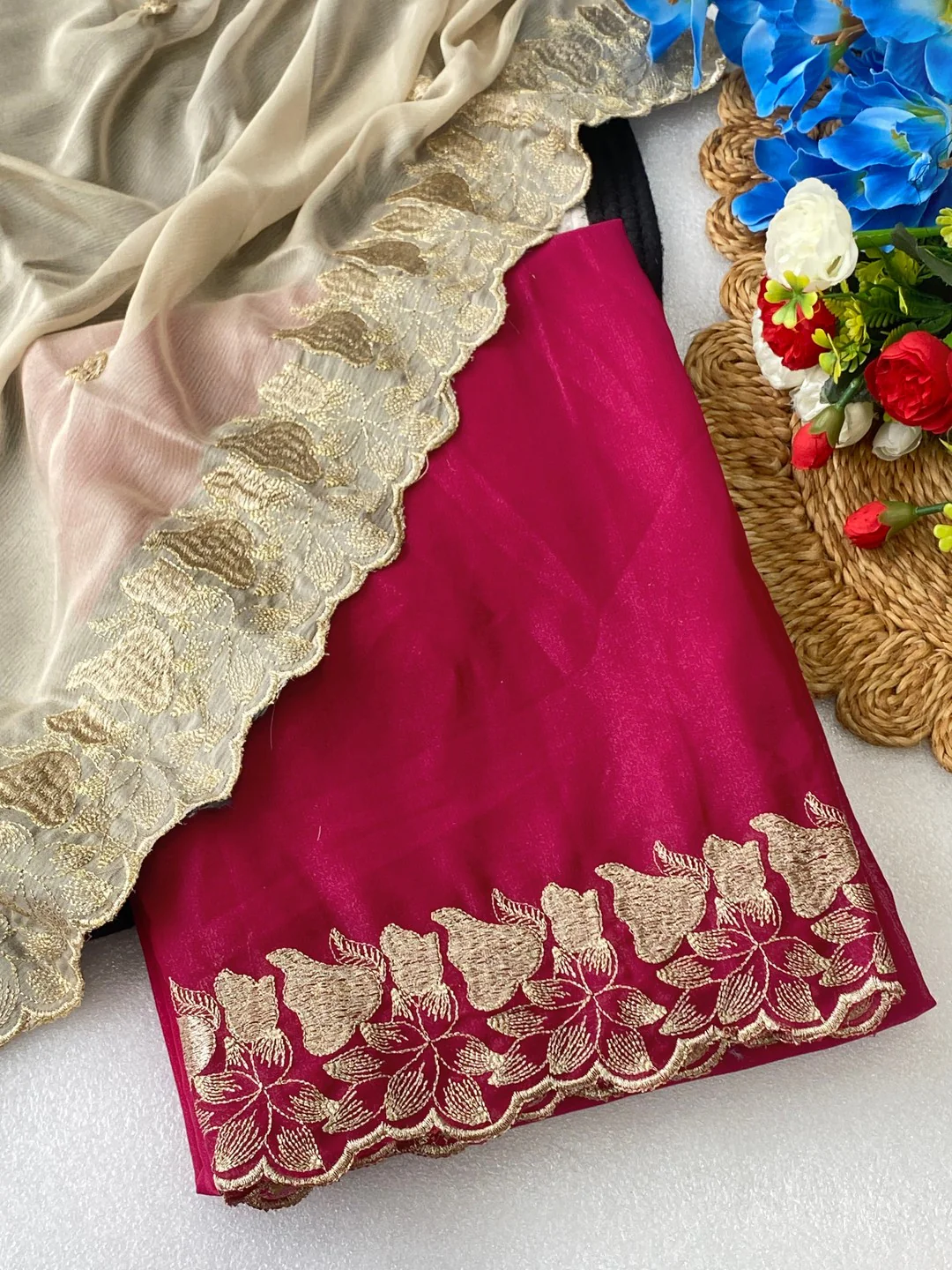 Elegant Pink Solid Georgette Saree Highlighted With A Delicate Floral Embroidered Border - Image 3