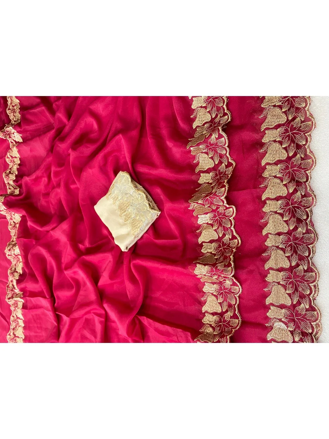 Elegant Pink Solid Georgette Saree Highlighted With A Delicate Floral Embroidered Border - Image 4