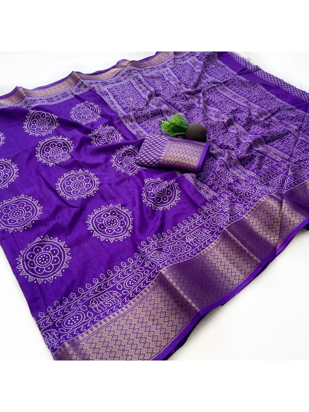 Elegant Purple Dola Silk Saree with Traditional Jaipuri Print - Image 3