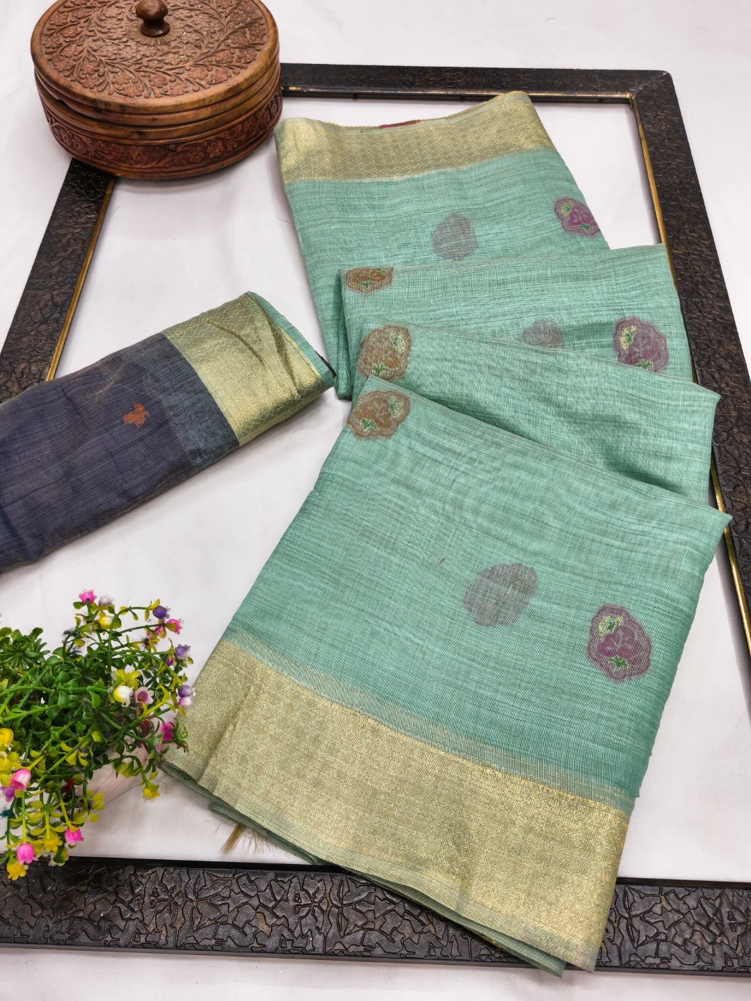 Elegant Sea Green Chanderi Silk Jamdani Woven Saree with Golden Border - Image 2