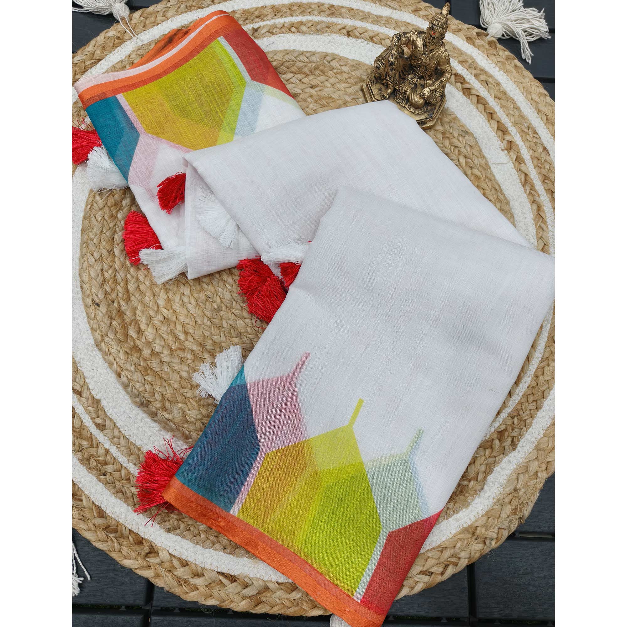 Elegant White Geometric Printed Linen Cotton Saree - Image 3