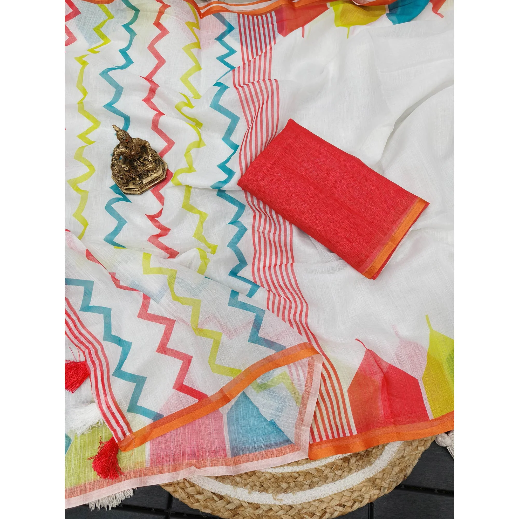 Elegant White Geometric Printed Linen Cotton Saree - Image 4