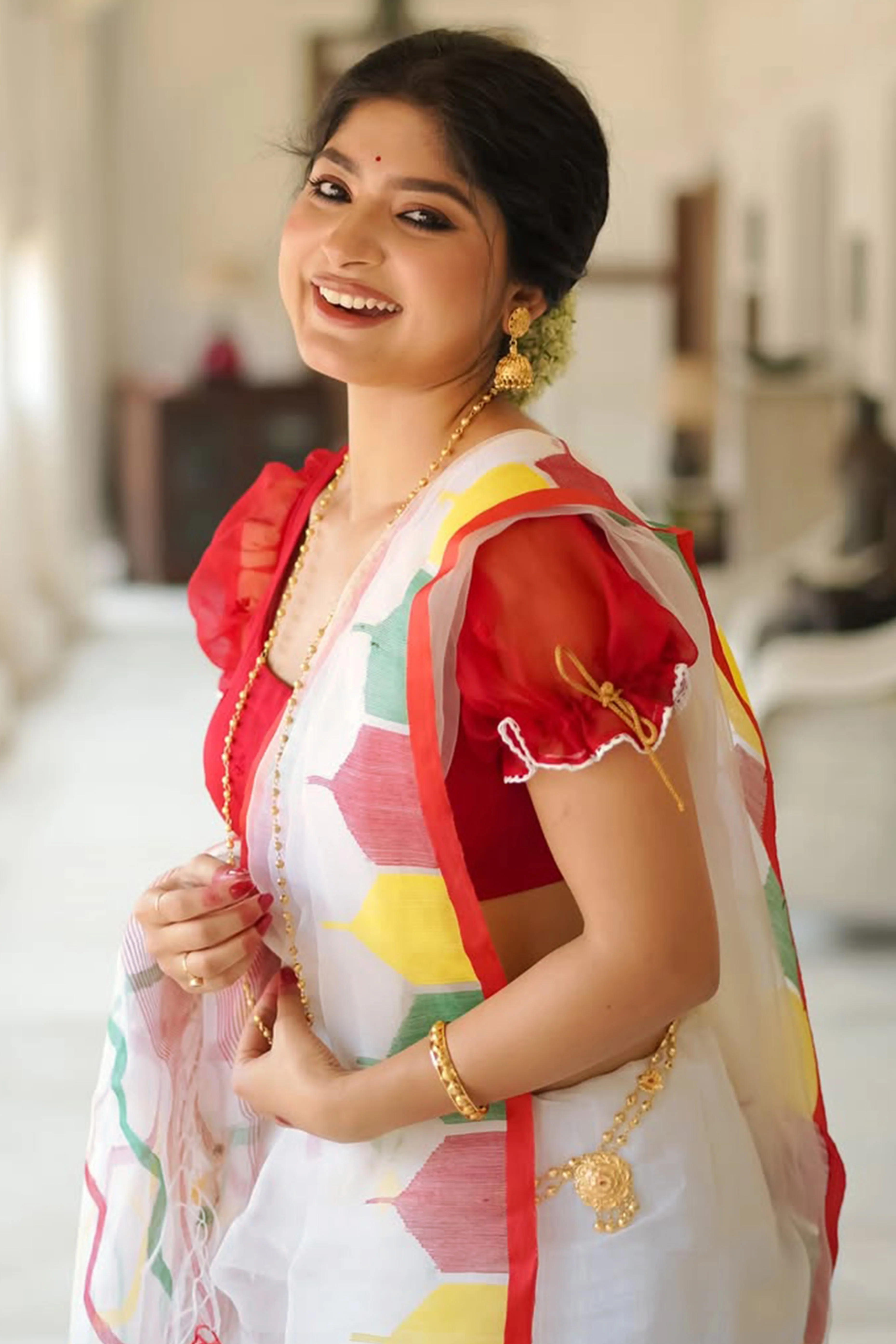Elegant White Geometric Printed Linen Cotton Saree - Image 5