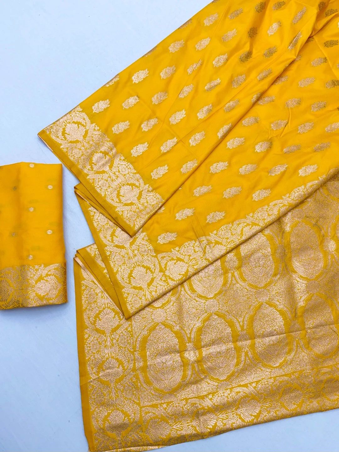 Elegant Yellow Floral Zari Weaving Art Silk Saree With Graceful Traditional Craftsmanship - Image 3