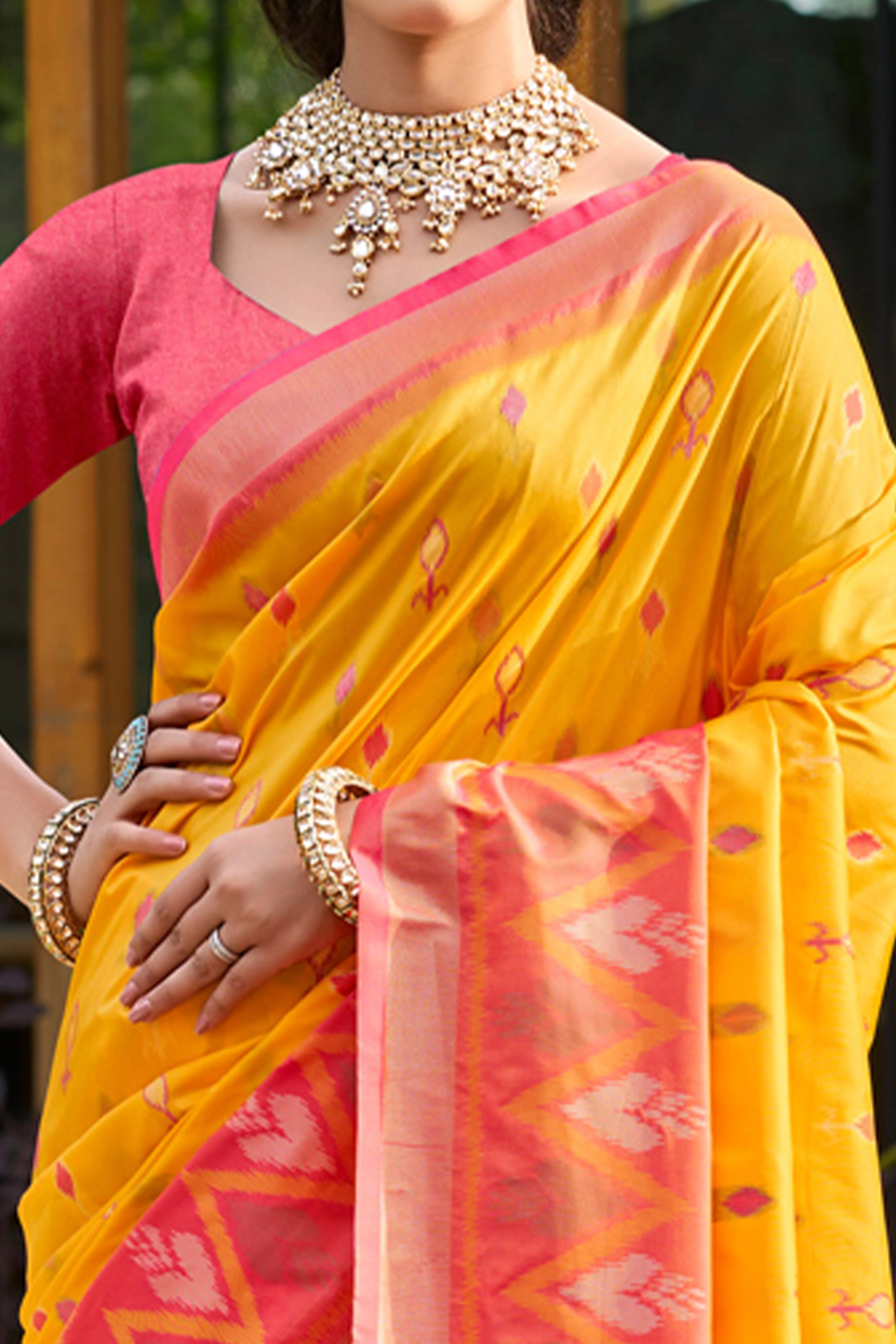 Elegant Yellow Pochampally Ikkat Silk Blend Saree Featuring Intricate Weaving & Tassel Pallu - Image 2