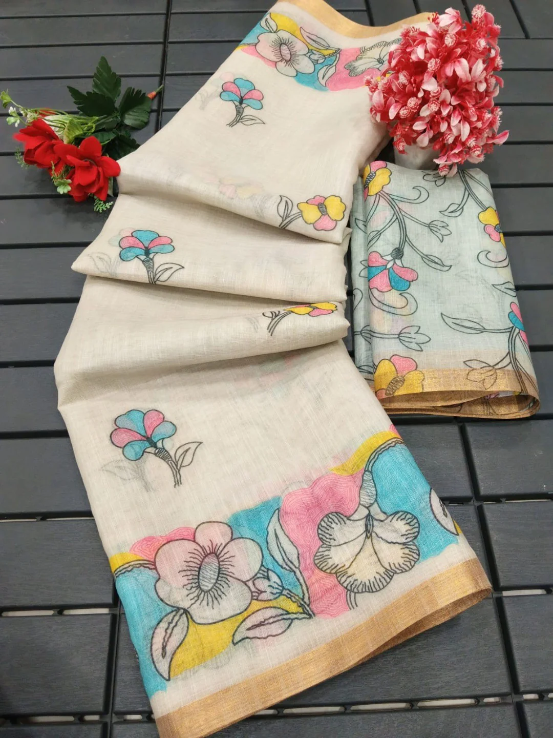 Ethnic Beige Linen Saree with Graceful Floral Printed Motif Work - Image 3