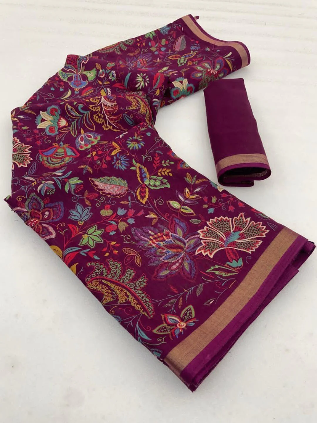 Ethnic Magenta Chanderi Silk Saree with Detailed Floral Pattern - Image 3