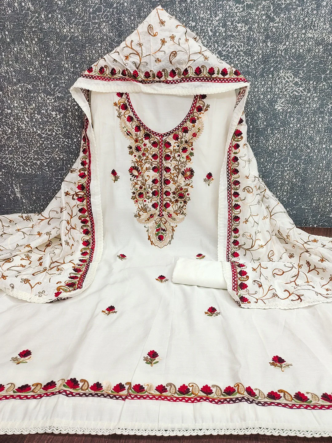 Ethnic Offwhite Roman Art Silk Dress Material Highlighted With Floral & Paisley Thread Embroidery - Image 3