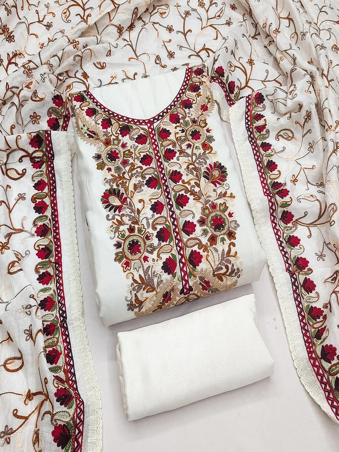 Ethnic Offwhite Roman Art Silk Dress Material Highlighted With Floral & Paisley Thread Embroidery - Image 4