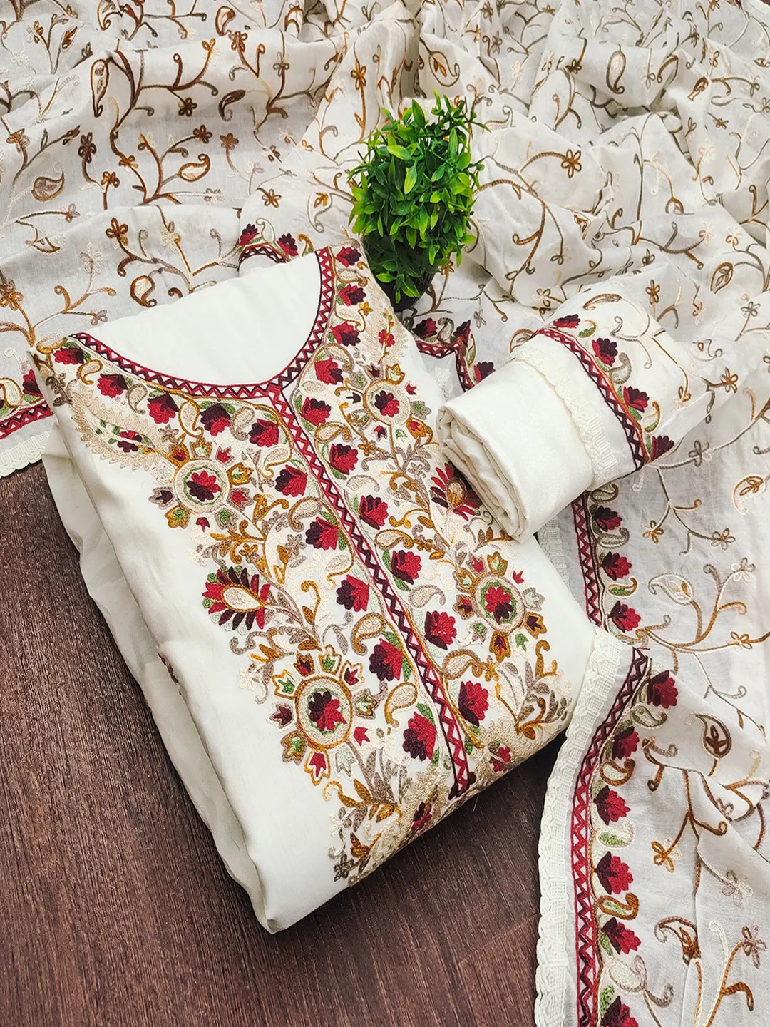 Ethnic Offwhite Roman Art Silk Dress Material Highlighted With Floral & Paisley Thread Embroidery - Image 5