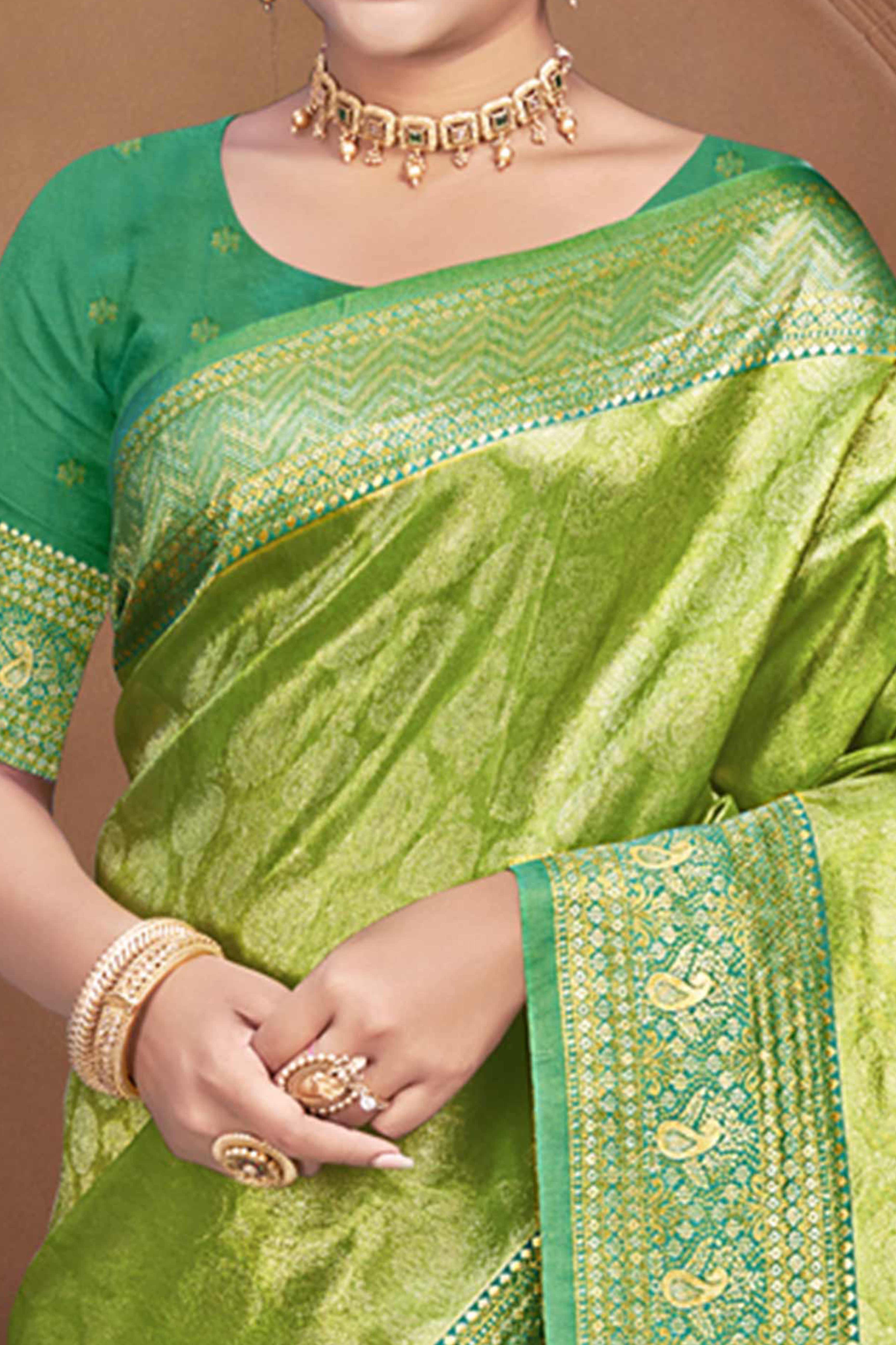 Exclusive Green Paisley & Floral Pattern Weaving Kanjivaram Silk Saree With Tassel Pallu - Image 2