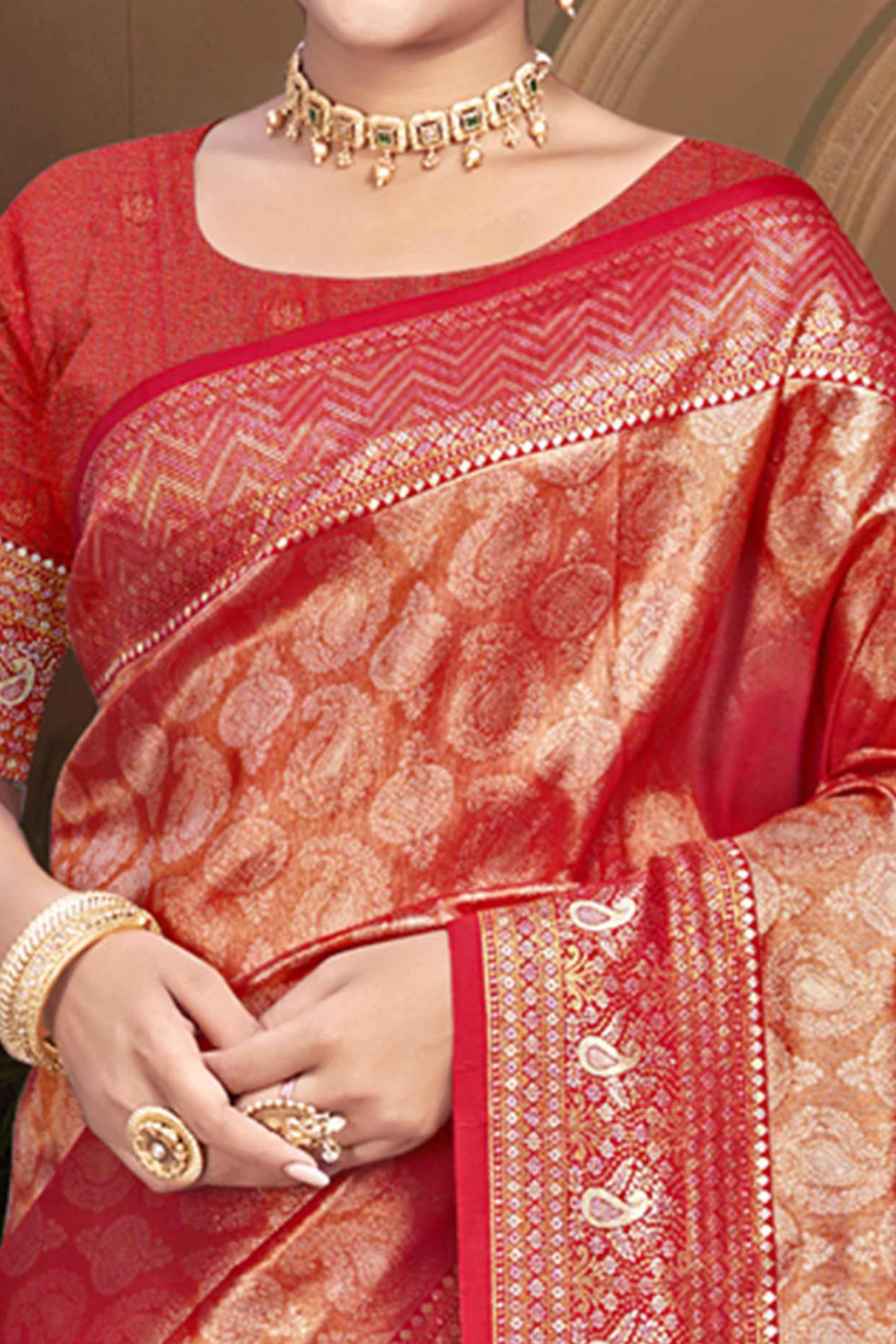 Exclusive Maroon Paisley & Floral Pattern Weaving Kanjivaram Silk Saree With Tassel Pallu - Image 2