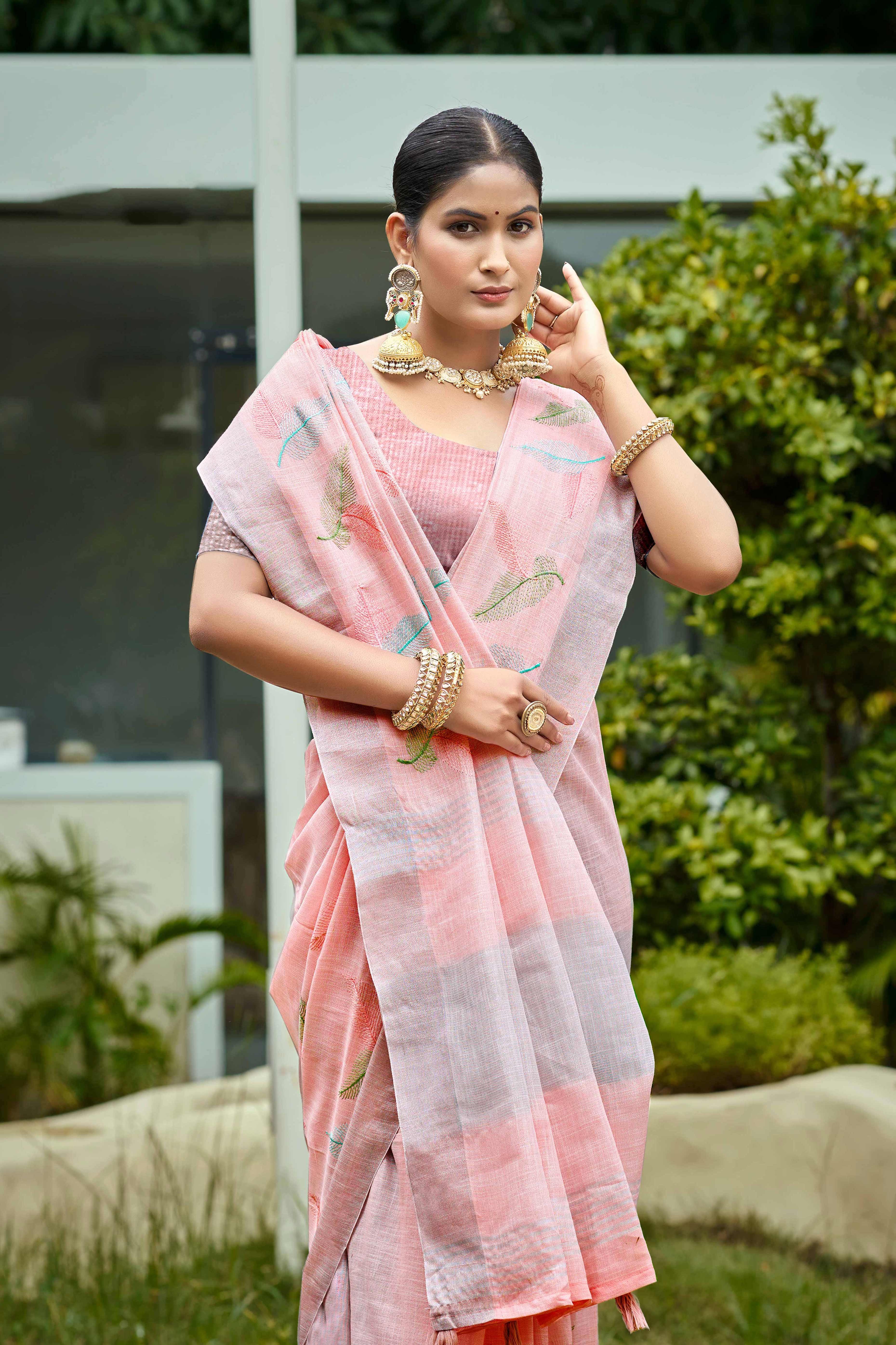 Exquisite Light Pink Leaf Motif Thread Embroidered Linen Saree With Elegant Weaving Border - Image 3