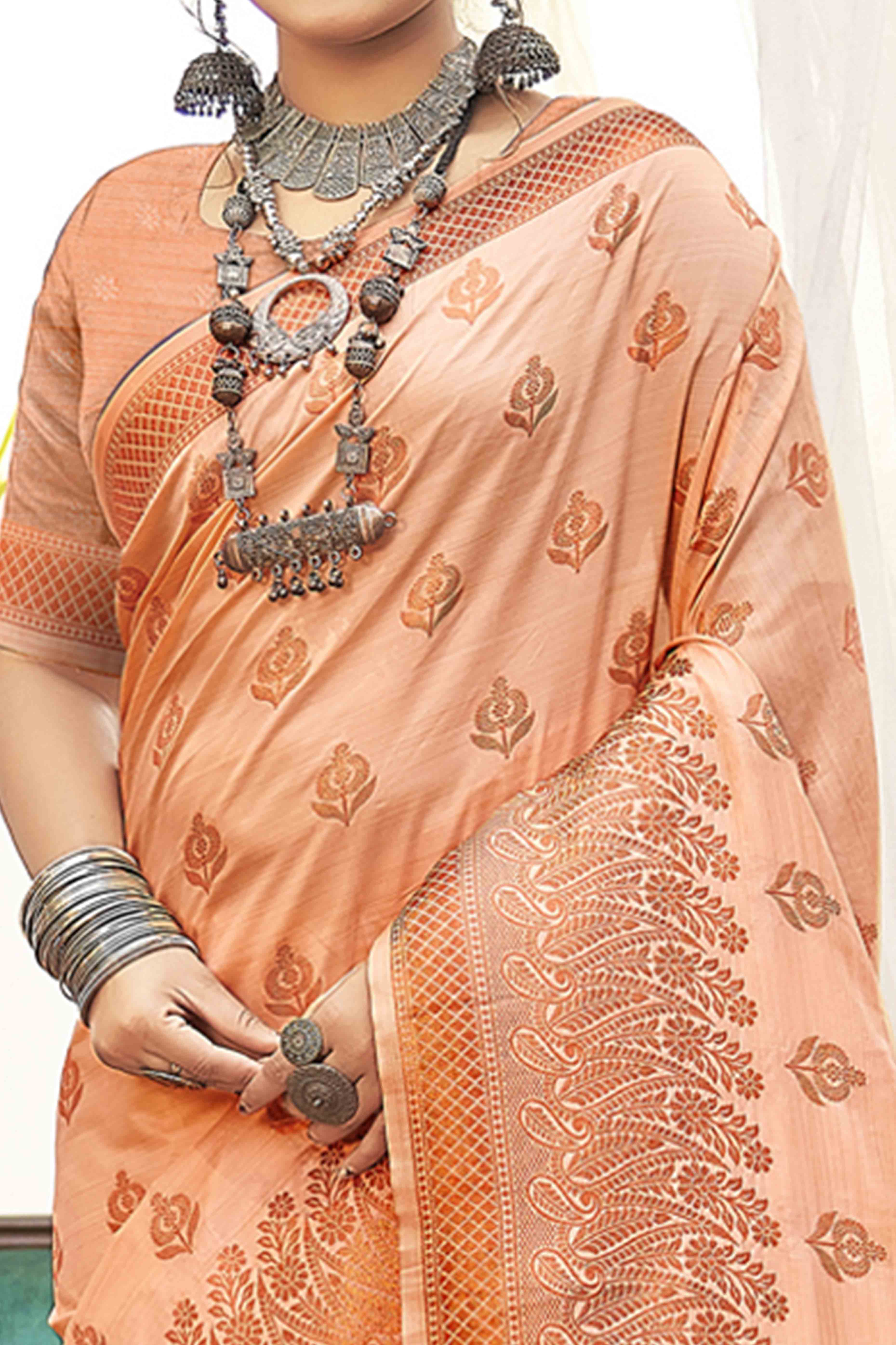 Exquisite Peach Banarasi Silk Saree With Floral Zari Weaving Work - Image 2