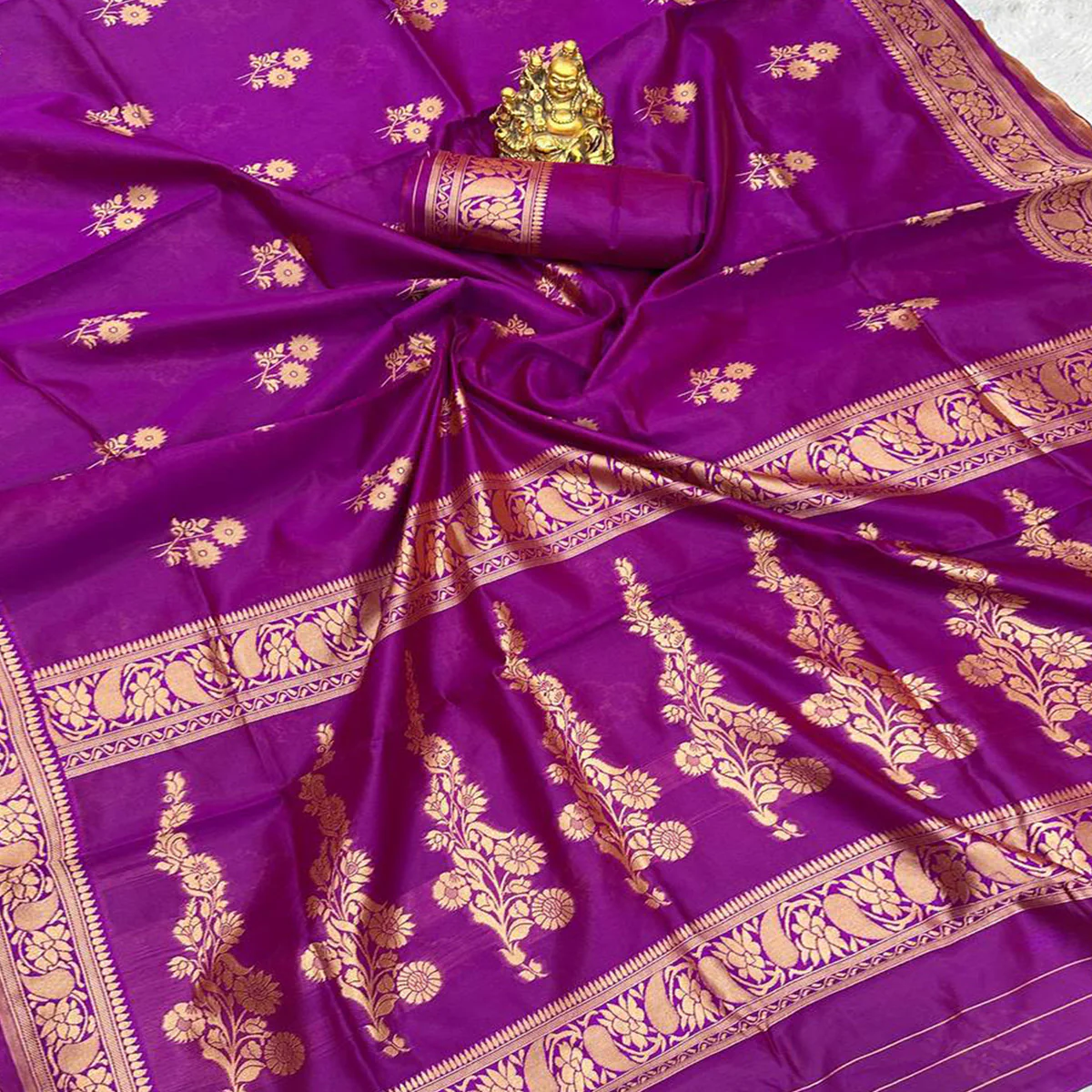 Exquisite Purple Banarasi Silk Saree Featuring Intricate Zari Butti Weaving for a Rich Festive Look - Image 2