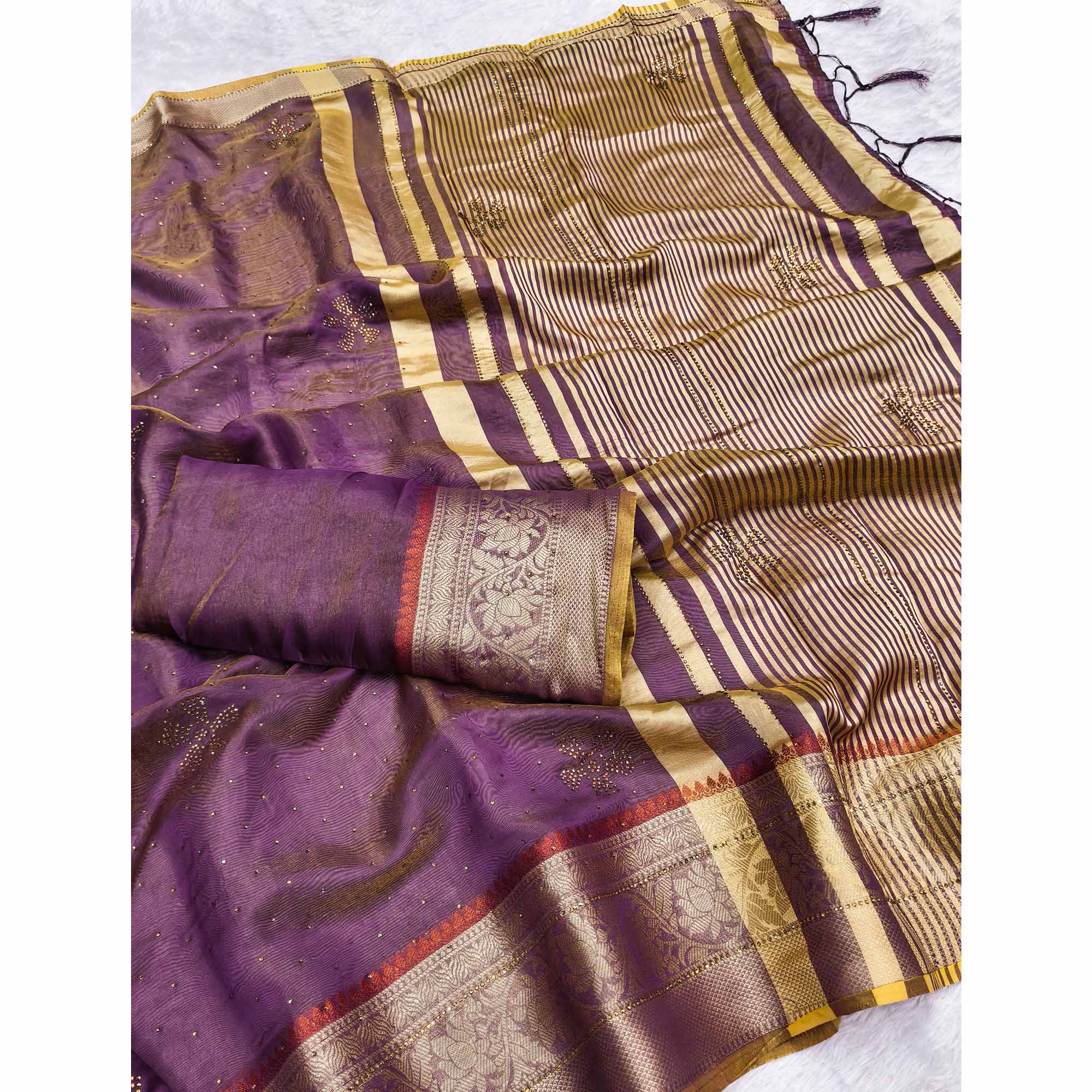 Exquisite Purple Floral Weaving Banarasi Crushy Silk Saree With Sparkling Stone Work - Image 3