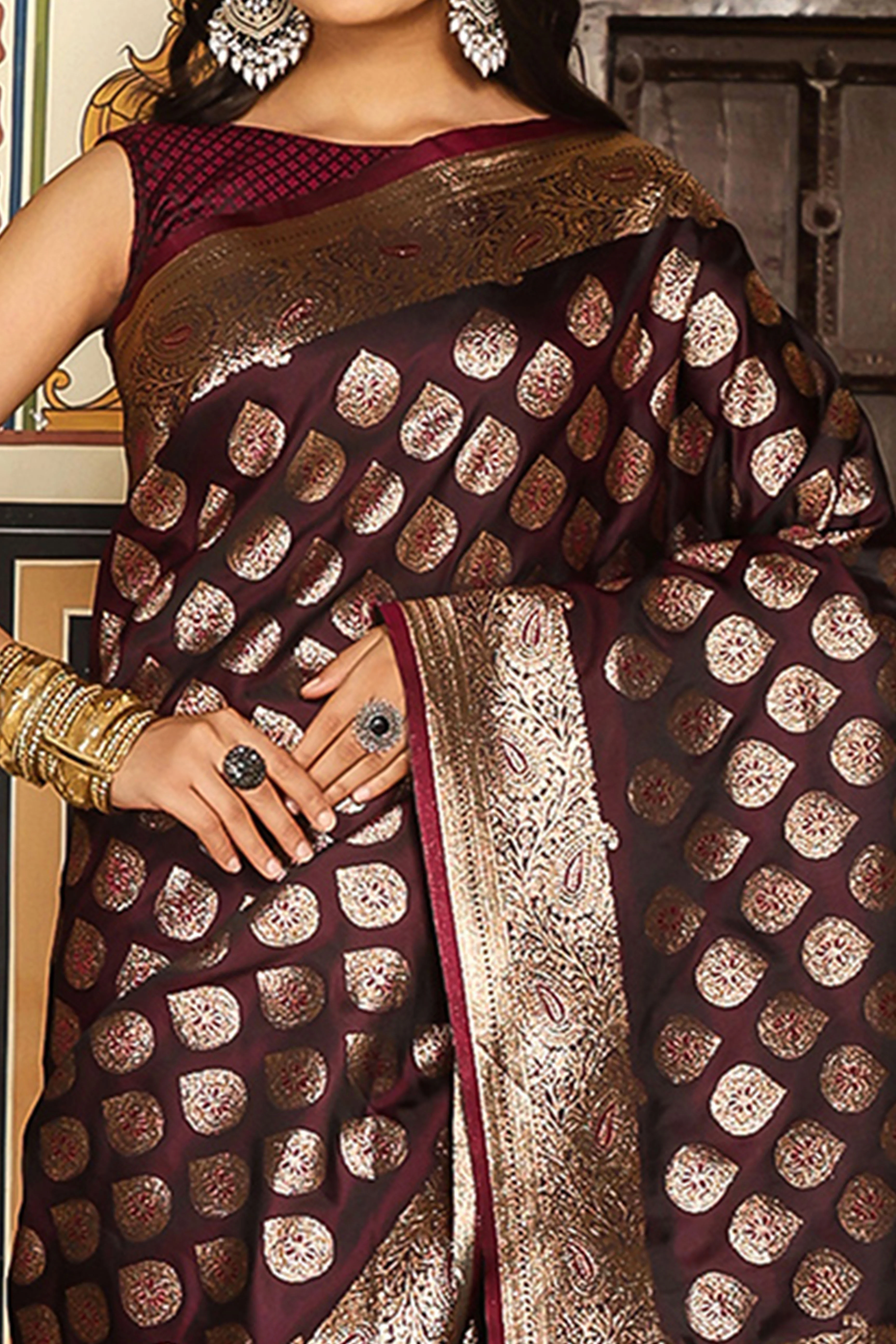 Festive Maroon Saree in Silk Blend with Exquisite Zari Weaving Work - Image 2