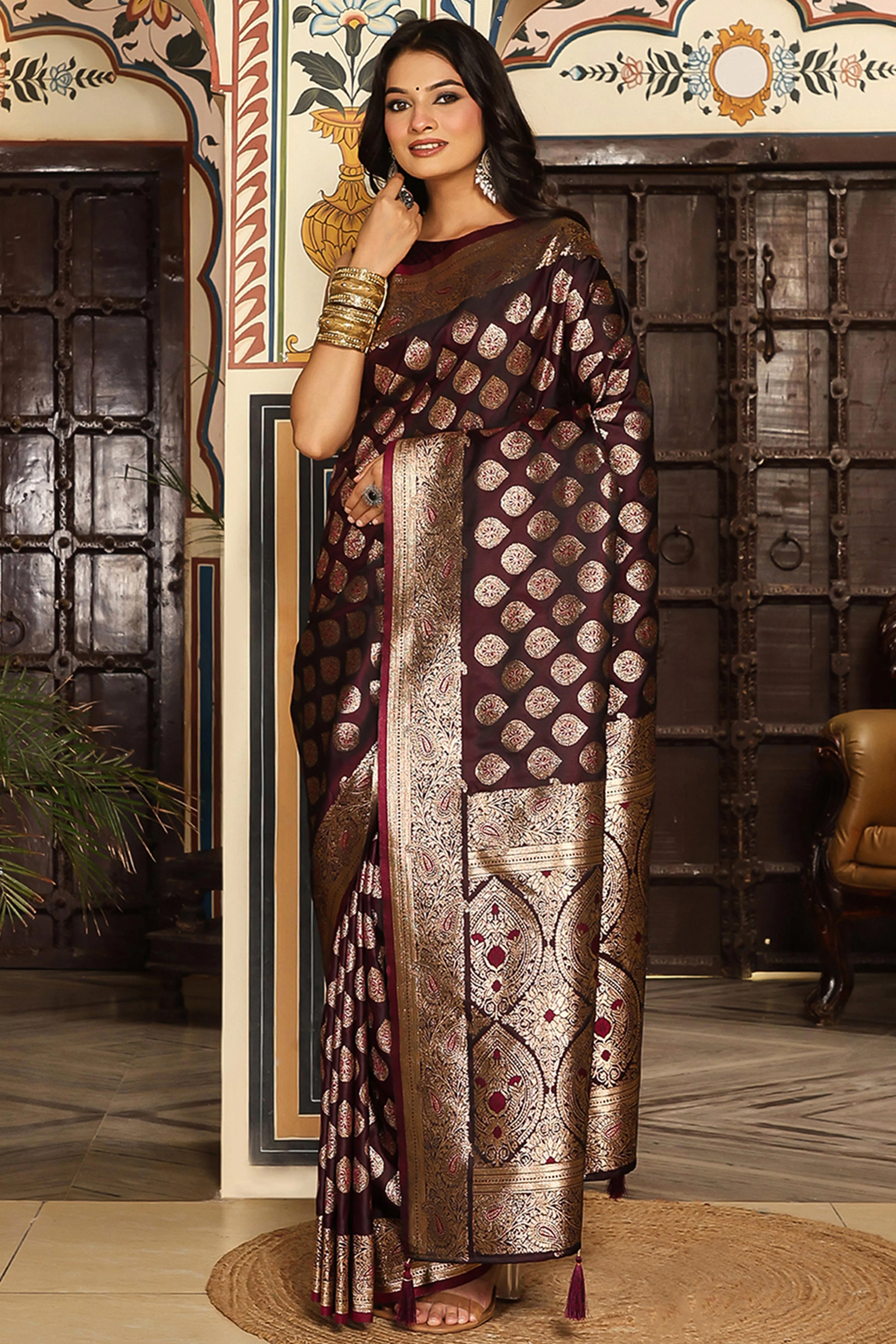 Festive Maroon Saree in Silk Blend with Exquisite Zari Weaving Work - Image 4
