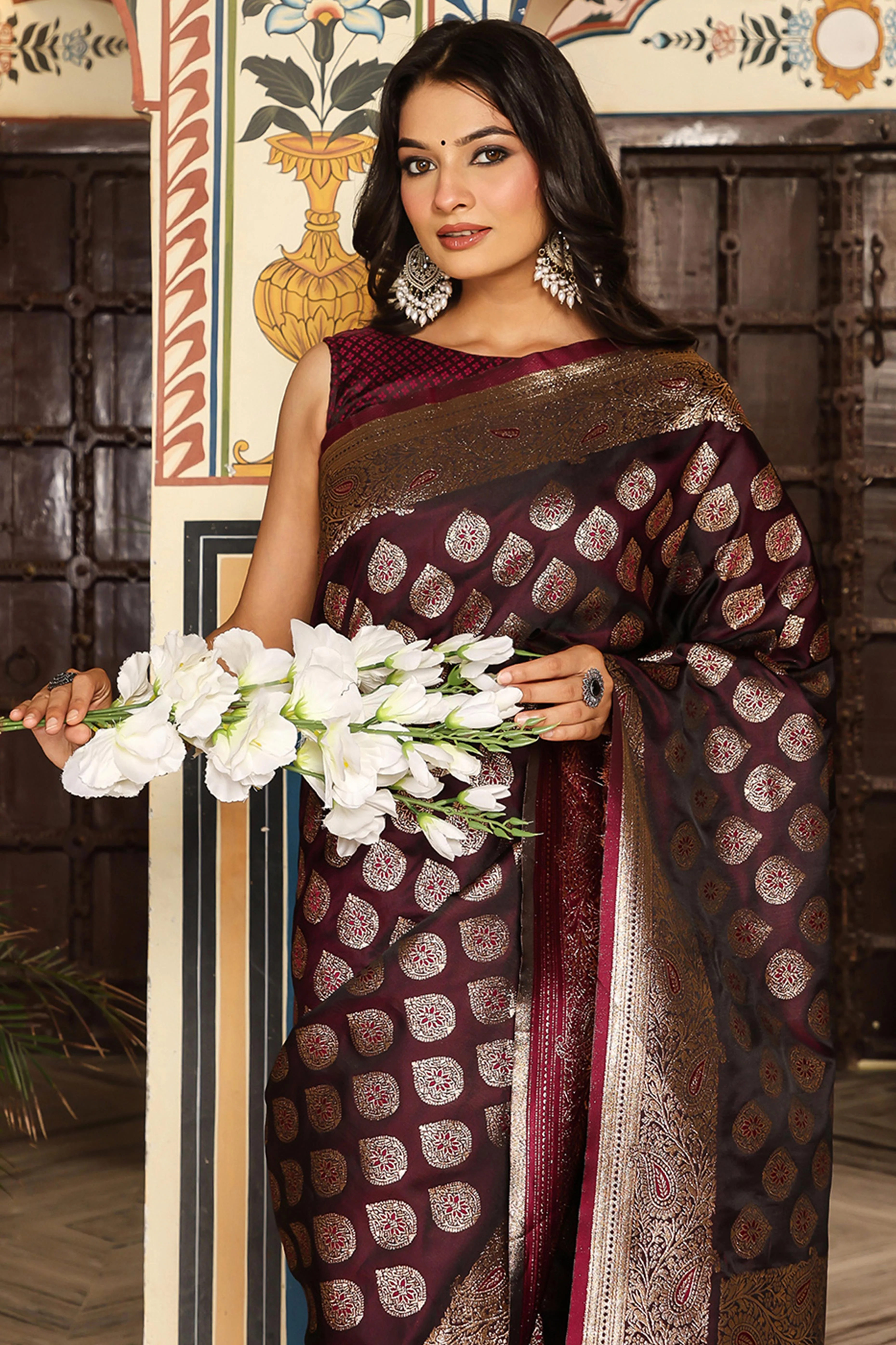 Festive Maroon Saree in Silk Blend with Exquisite Zari Weaving Work - Image 6