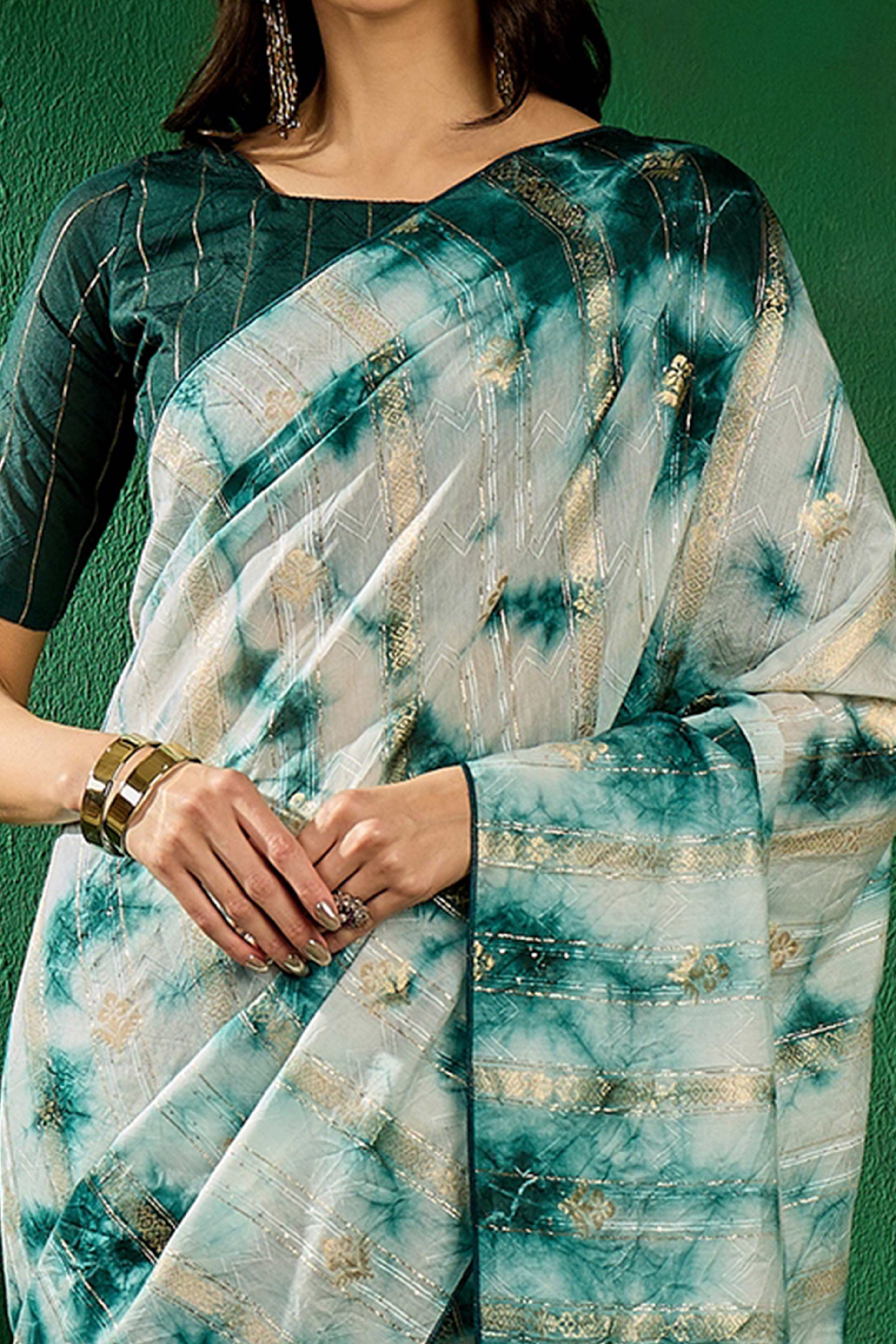 Floral Zari Woven Green Saree In Cotton Blend With Sparkling Sequins & Elegant Tassel Pallu - Image 2