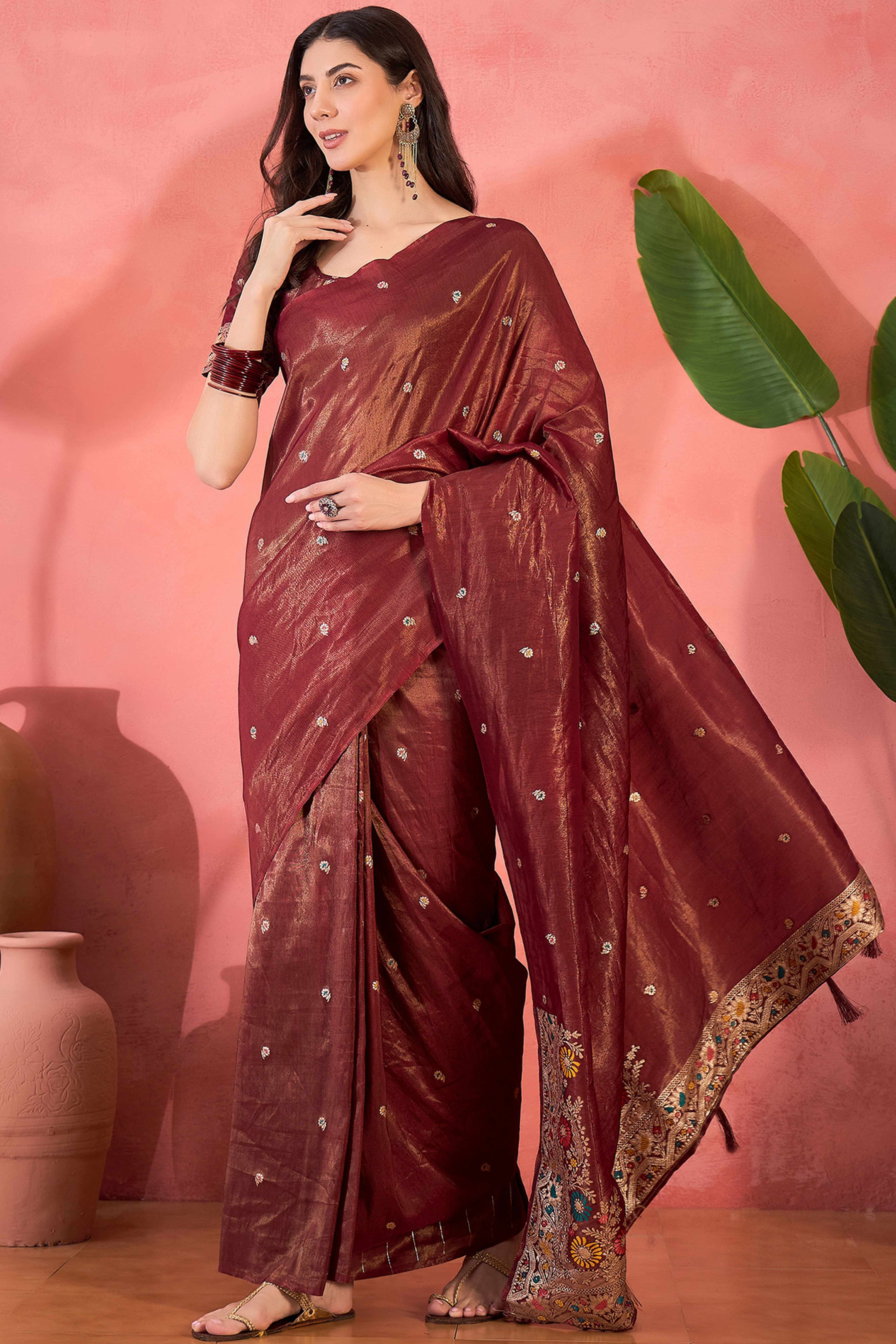 19Floral Zari Woven Maroon Saree In Shimmer Finish With Elegant Tassel Pallu - Image 3