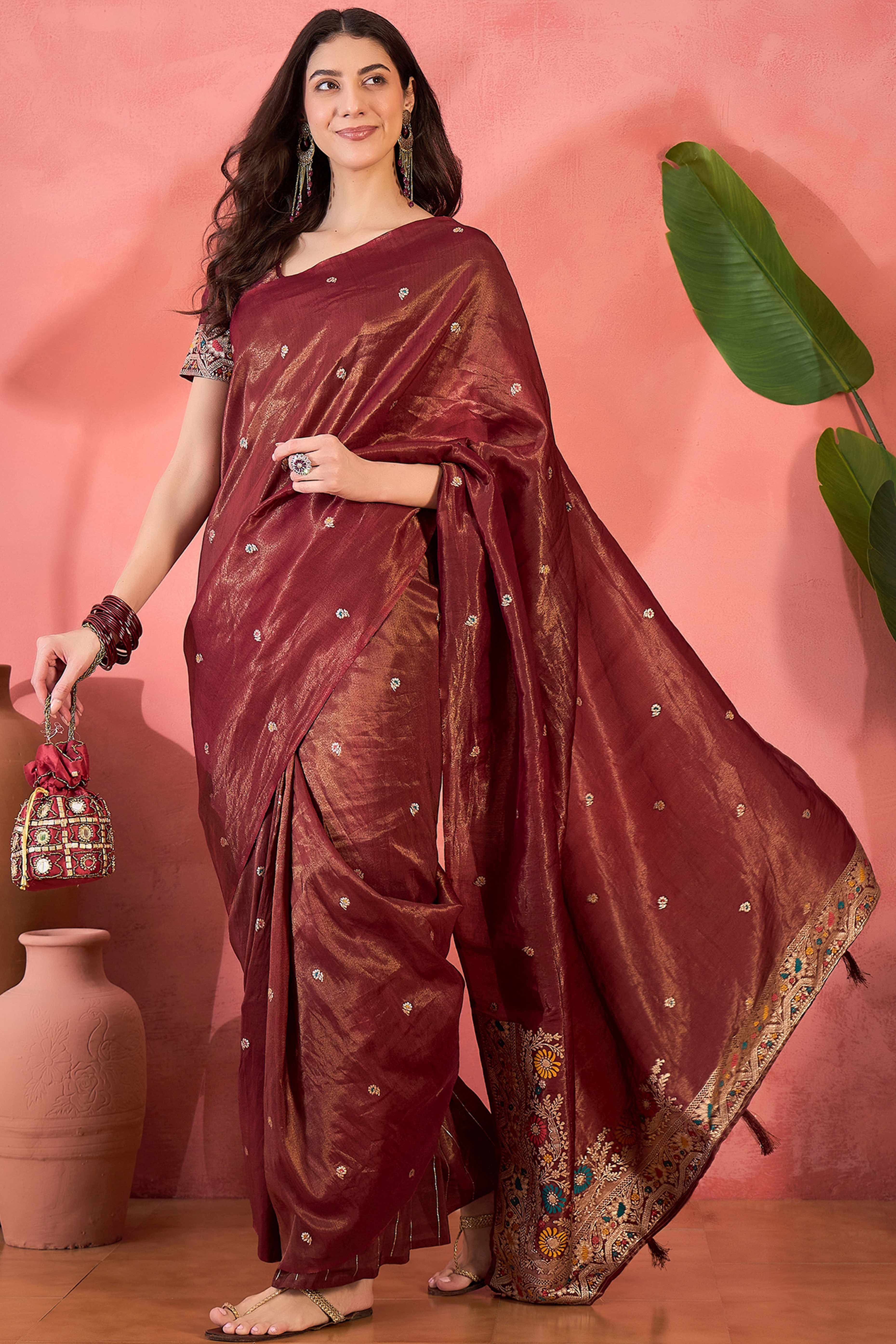 19Floral Zari Woven Maroon Saree In Shimmer Finish With Elegant Tassel Pallu - Image 4