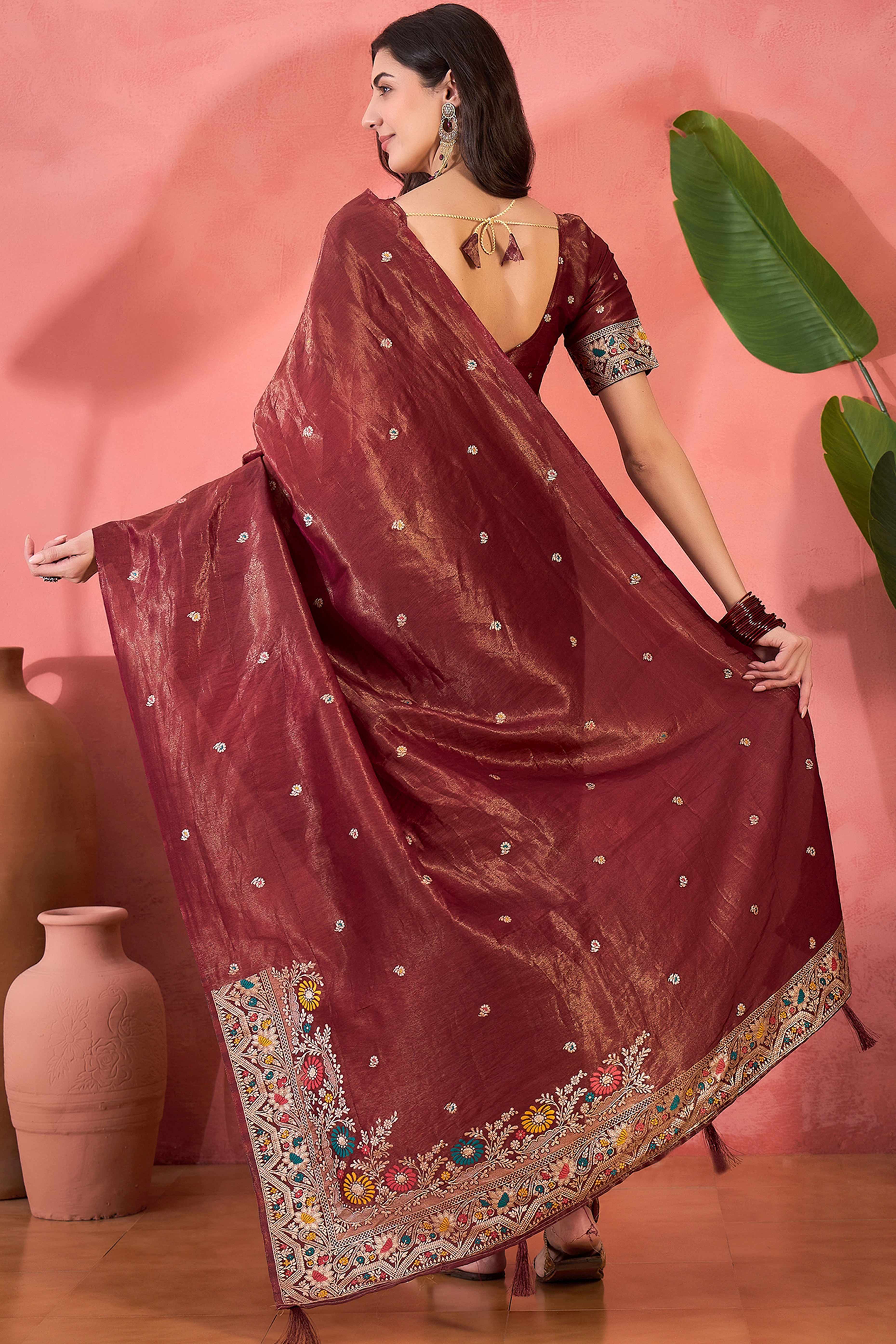 19Floral Zari Woven Maroon Saree In Shimmer Finish With Elegant Tassel Pallu - Image 5