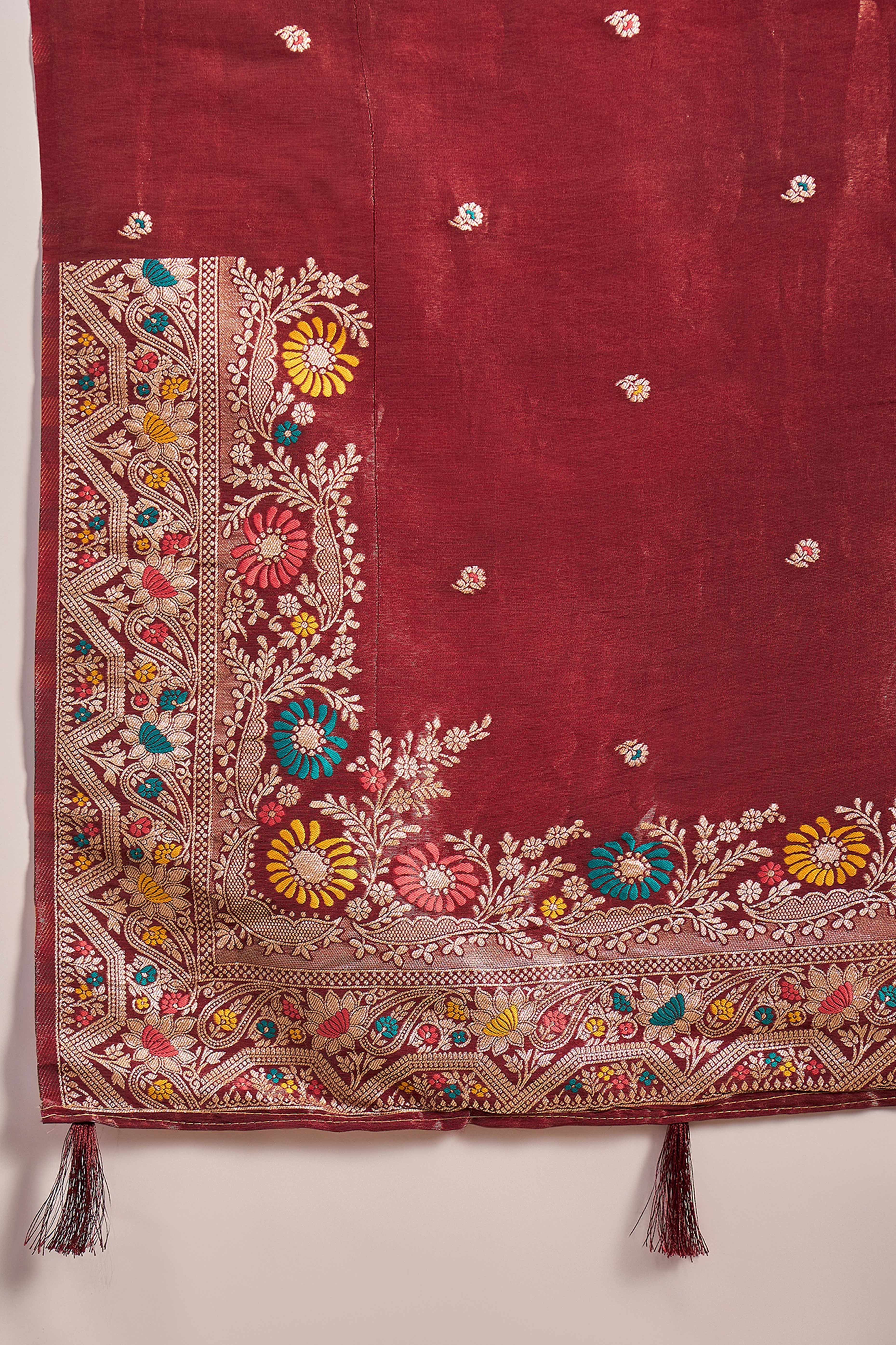 19Floral Zari Woven Maroon Saree In Shimmer Finish With Elegant Tassel Pallu - Image 7