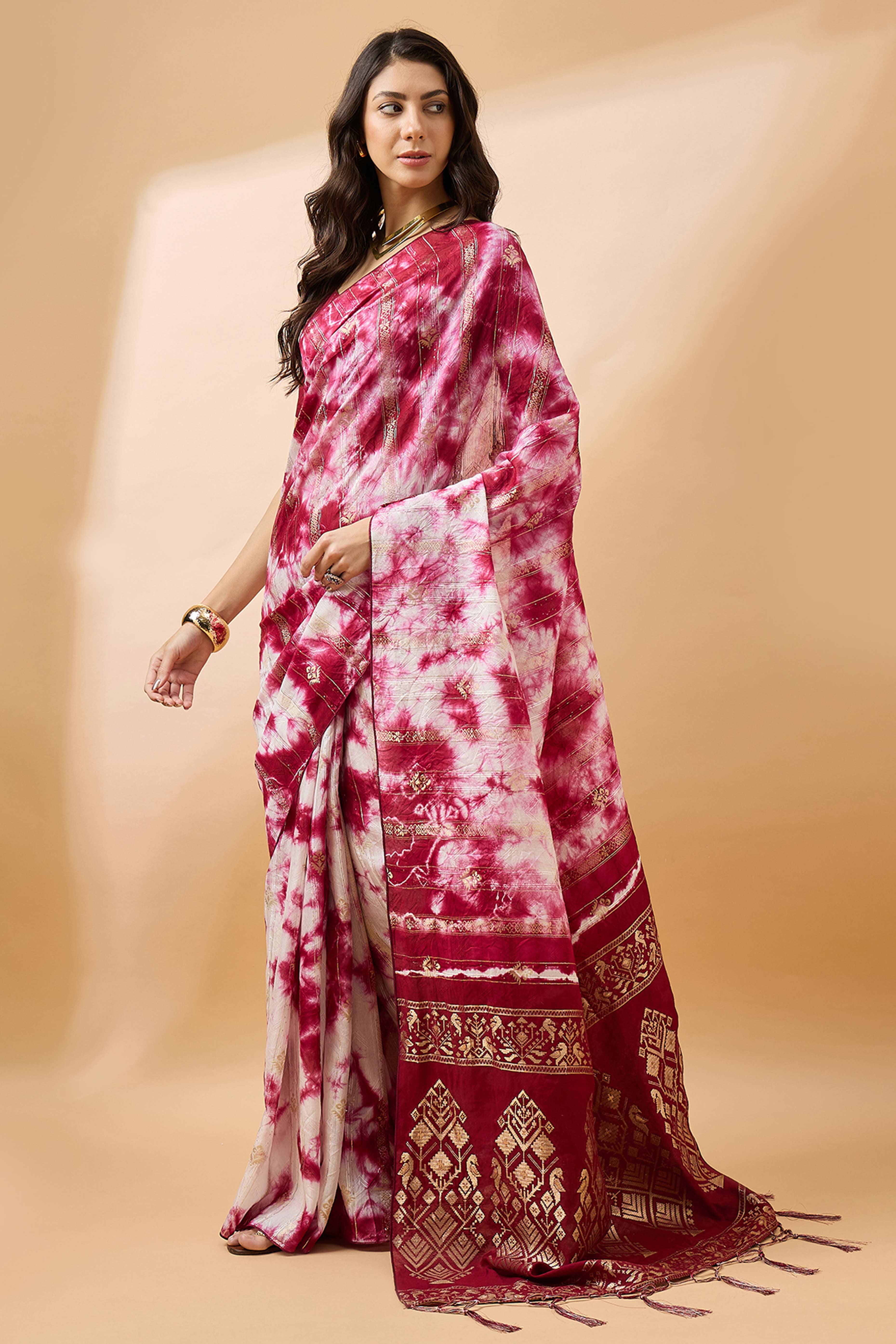 Floral Zari Woven Pink Saree In Cotton Blend With Sparkling Sequins & Elegant Tassel Pallu - Image 4