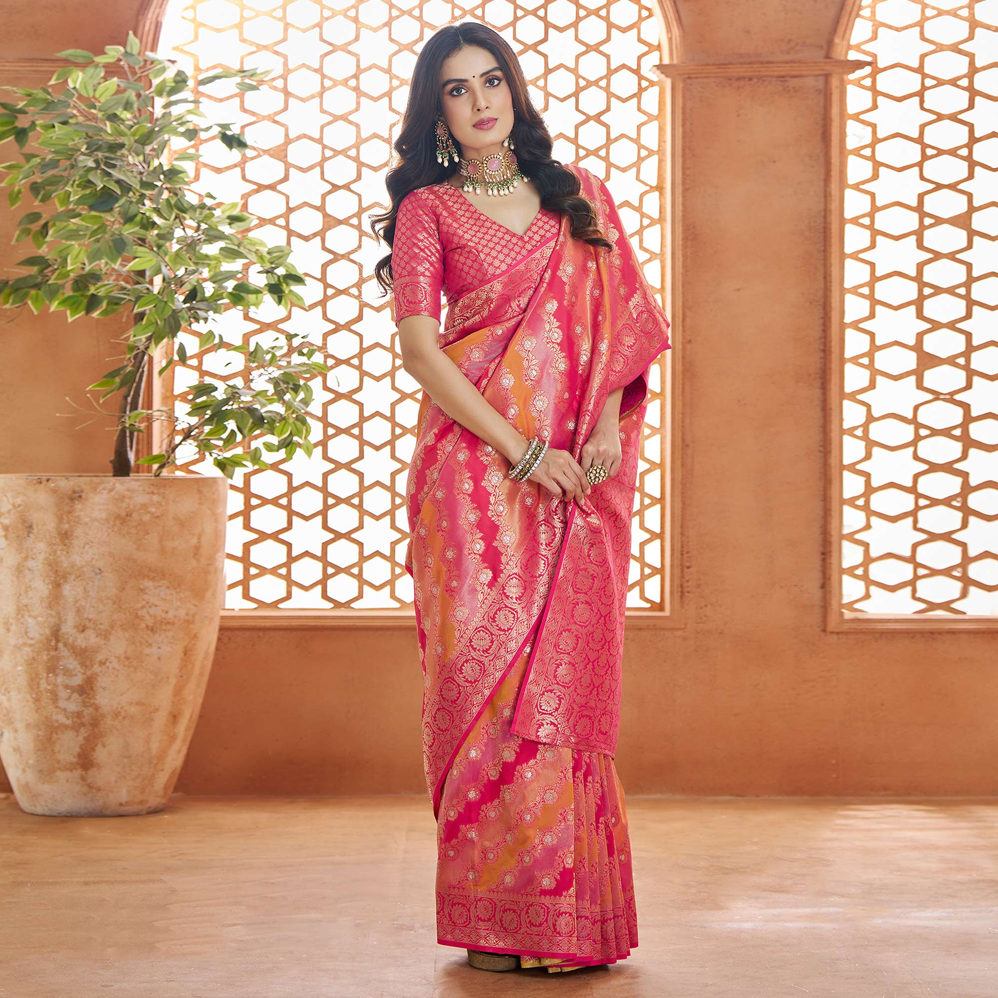 Gajri Pink Floral Woven Pure Banarasi Silk Saree - Image 4
