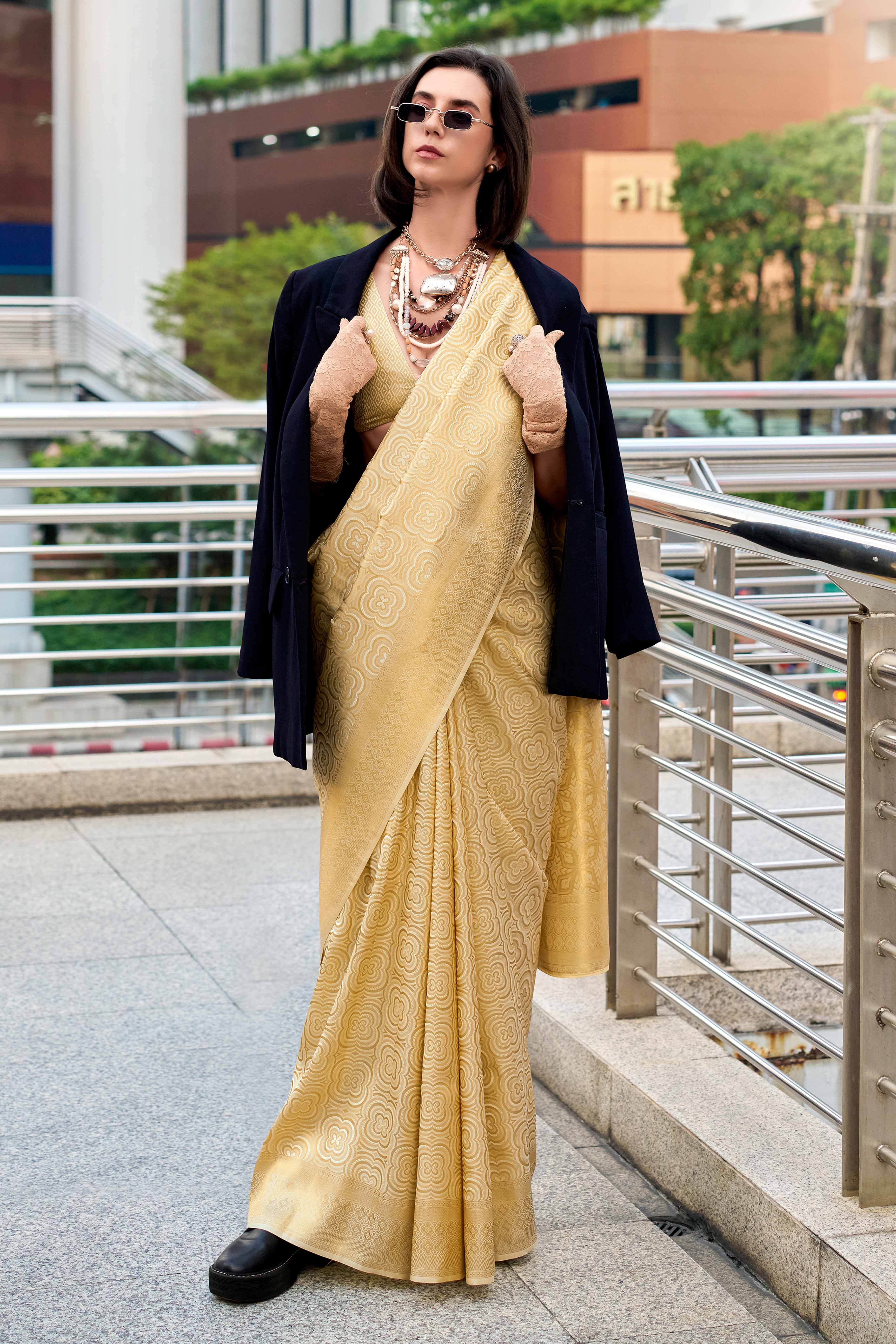 Gold Zari Woven Kanjivaram Silk Saree - Image 3